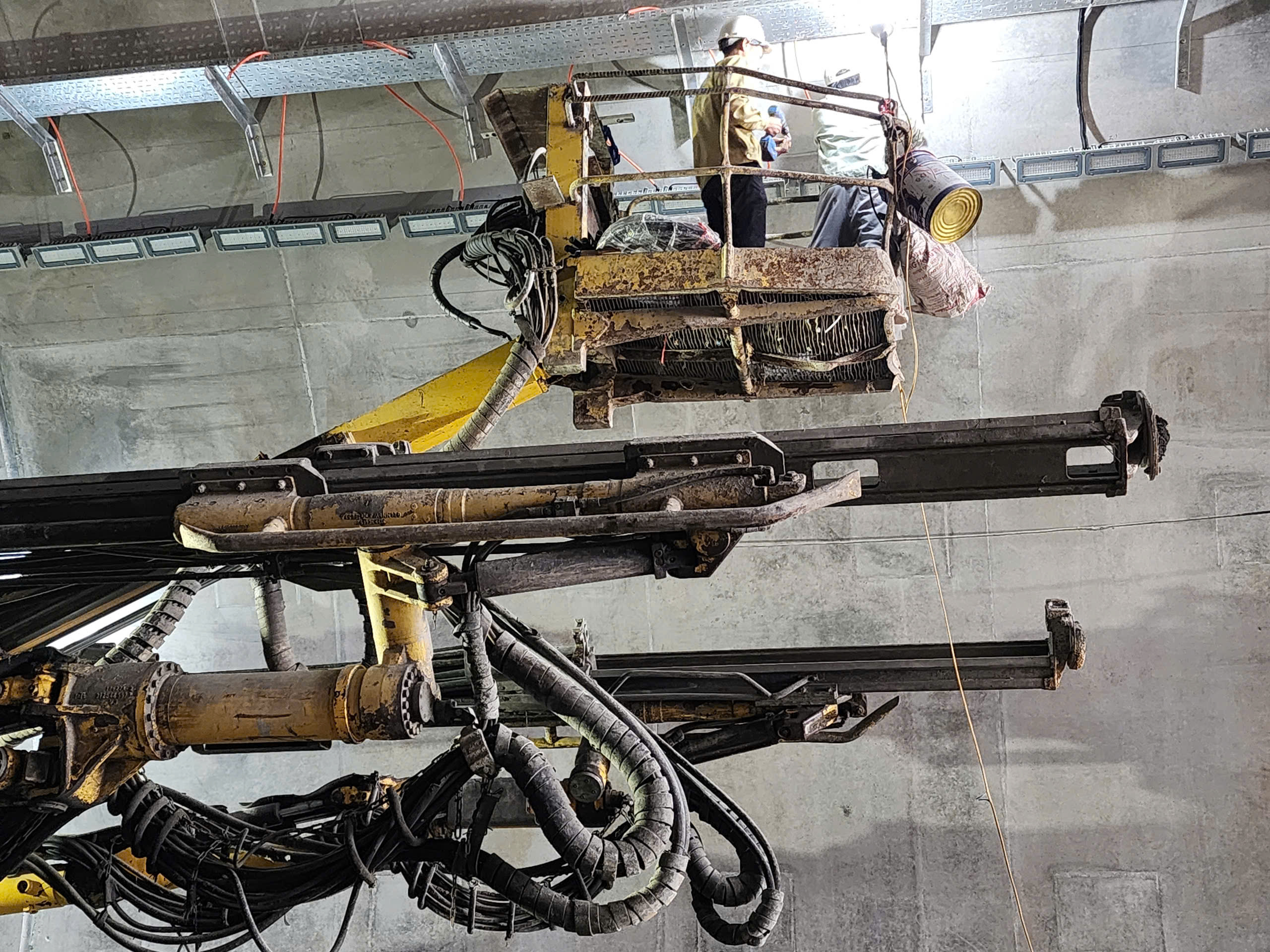 Hình hài hầm xuyên núi hơn 1.000 tỷ đồng qua Hà Tĩnh- Ảnh 6. Hình hài hầm xuyên núi hơn 1.000 tỷ đồng qua Hà Tĩnh- Ảnh 6.