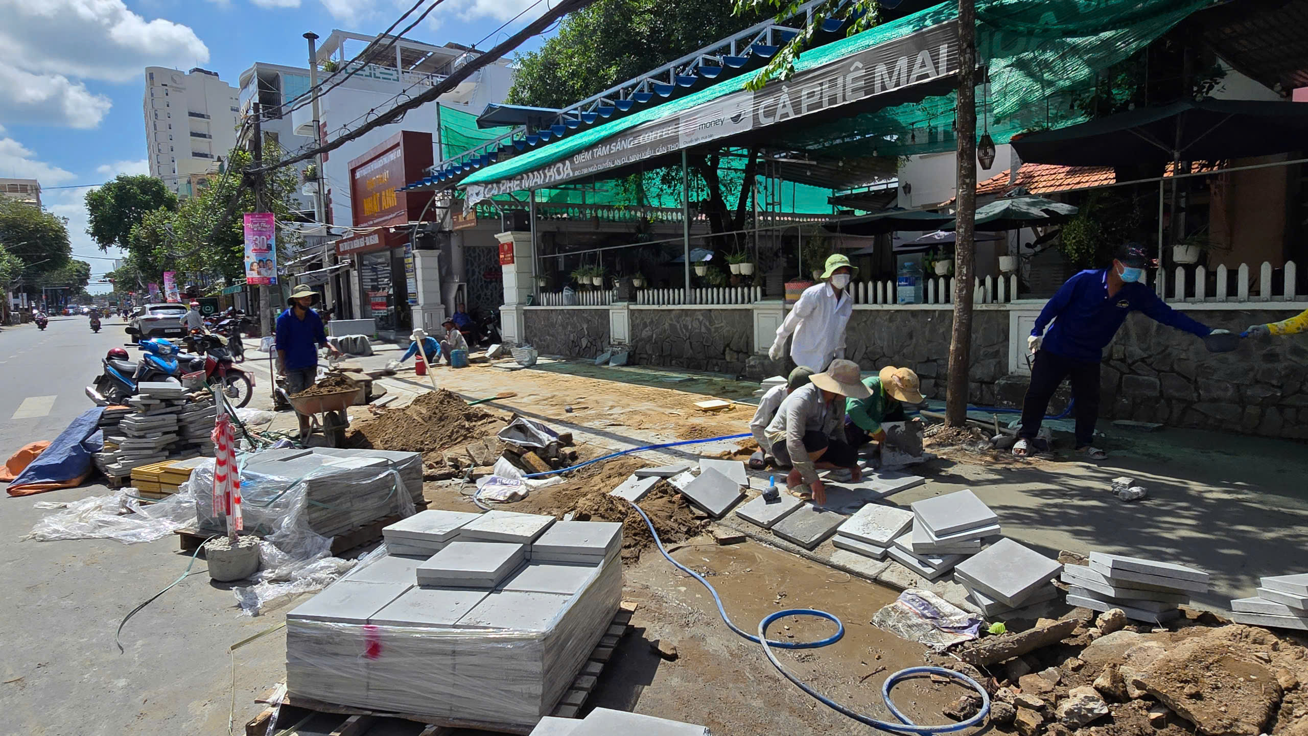 B&oacute;c dỡ, cải tạo vỉa h&egrave; nhiều tuyến đường trung t&acirc;m Cần Thơ- Ảnh 1.