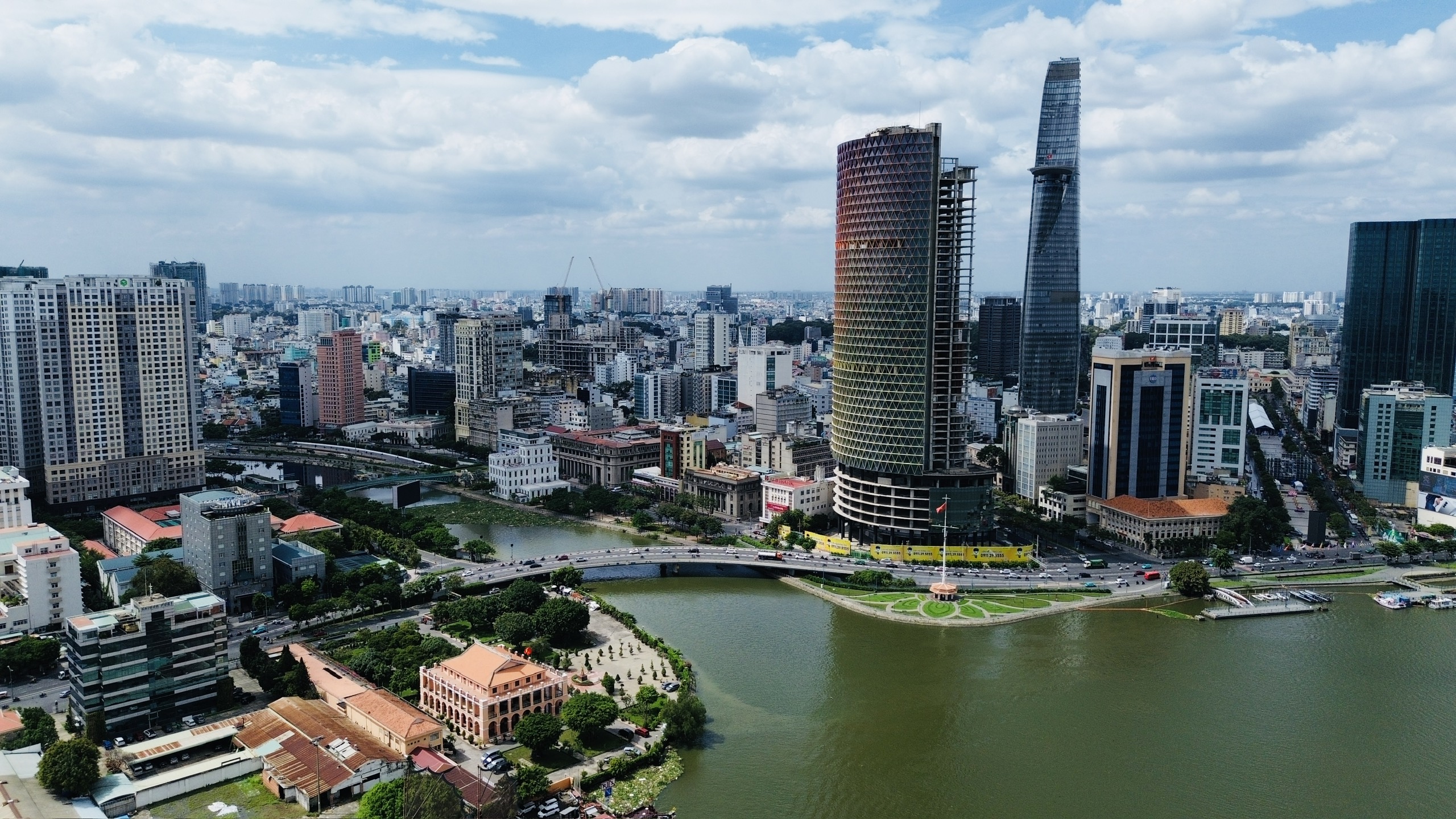 TP.HCM hạn chế lưu th&ocirc;ng nhiều tuyến đường phục vụ trận địa ph&aacute;o đại lễ 30/4- Ảnh 1.