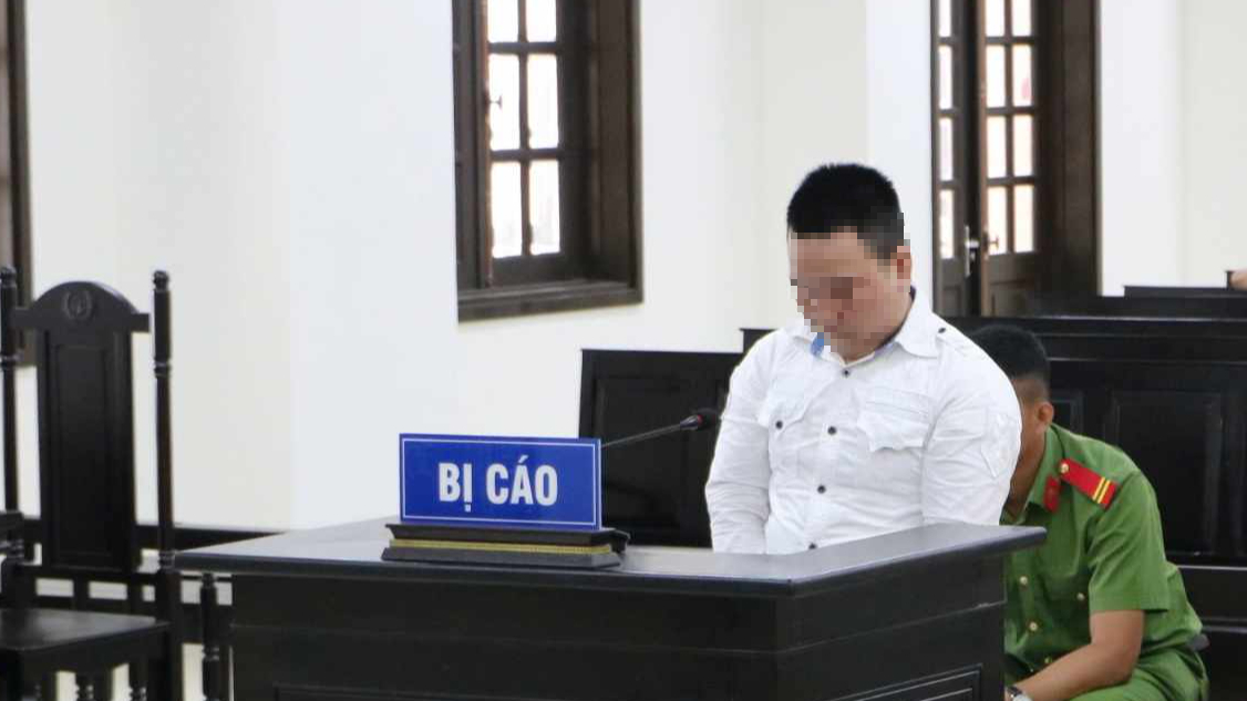Người đ&agrave;n &ocirc;ng hiếp d&acirc;m người dưới 16 tuổi lĩnh 14 năm t&ugrave;- Ảnh 1.