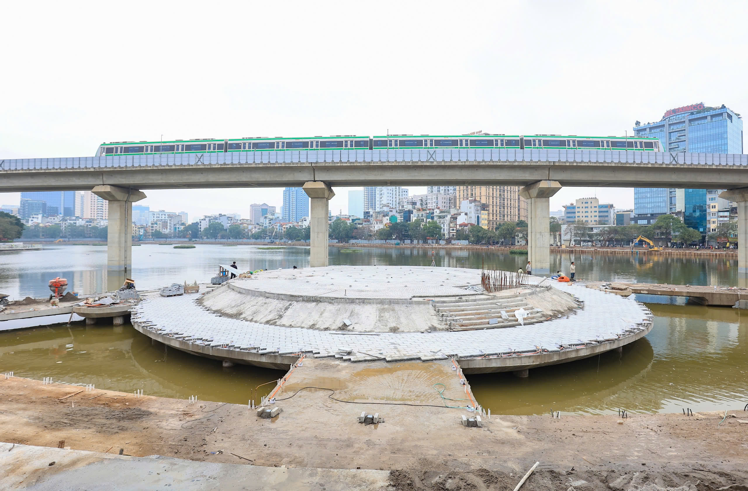 Cận cảnh công trường hồ Đống Đa sau 8 tháng cải tạo- Ảnh 3. Cận cảnh công trường hồ Đống Đa sau 8 tháng cải tạo- Ảnh 3.