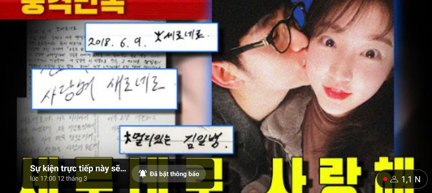 Bức thư được viết vào ngày 6/9/2018, có câu “Anh yêu em + ký tên “Binh nhất Kim đang ở nơi xa.” Lúc này, Kim Sae Ron đang học lớp 11. Bức thư được viết vào ngày 6/9/2018, có câu “Anh yêu em + ký tên “Binh nhất Kim đang ở nơi xa.” Lúc này, Kim Sae Ron đang học lớp 11.