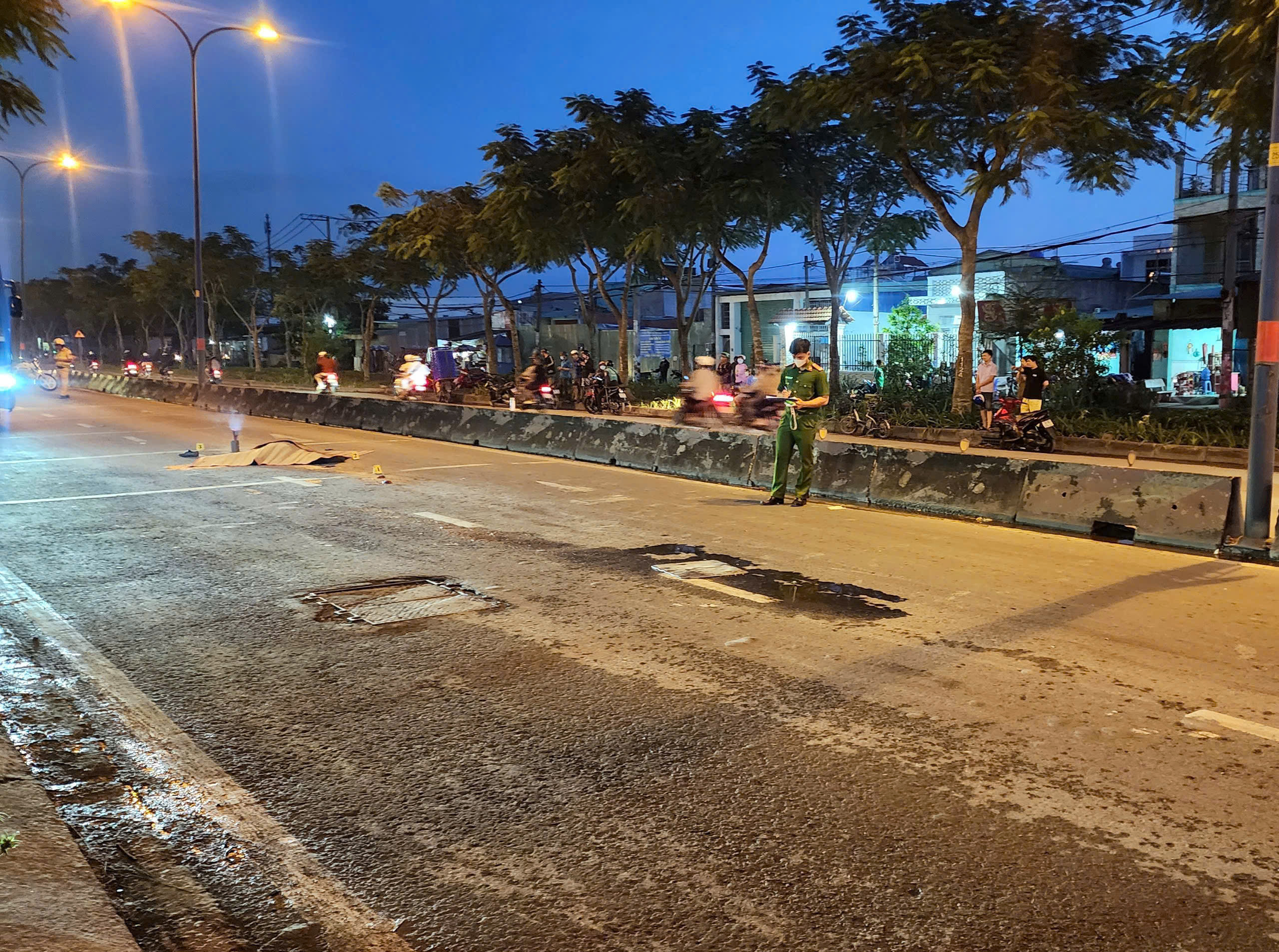 TP.HCM: Ba vụ TNGT liên tiếp trong 3 ngày khiến 3 người tử vong ở Bình Chánh- Ảnh 1. TP.HCM: Ba vụ TNGT liên tiếp trong 3 ngày khiến 3 người tử vong ở Bình Chánh- Ảnh 1.