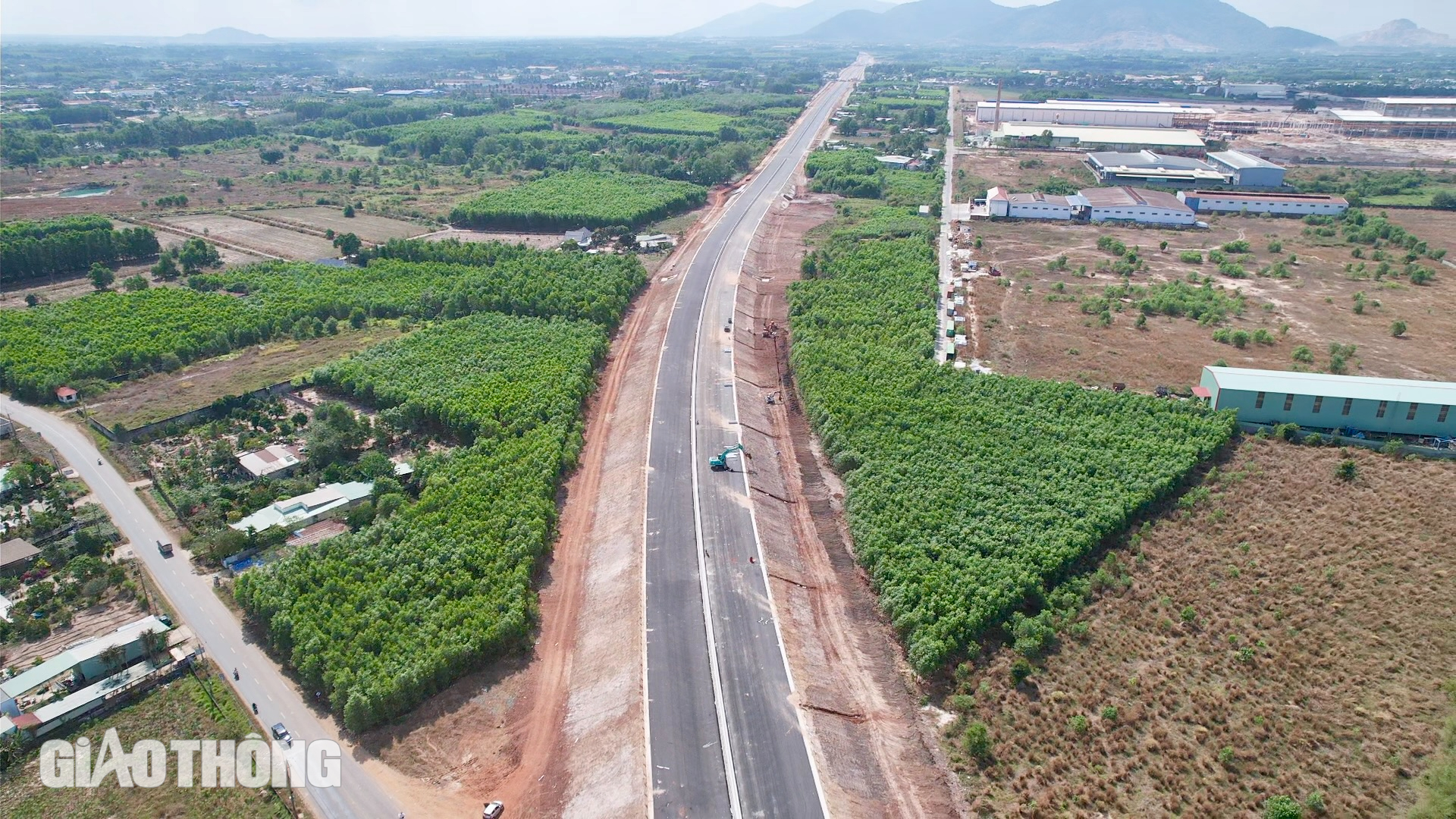 Ngắm gần 20km cao tốc qua B&agrave; Rịa - Vũng T&agrave;u th&ocirc;ng xe kỹ thuật dịp 30/4- Ảnh 1.