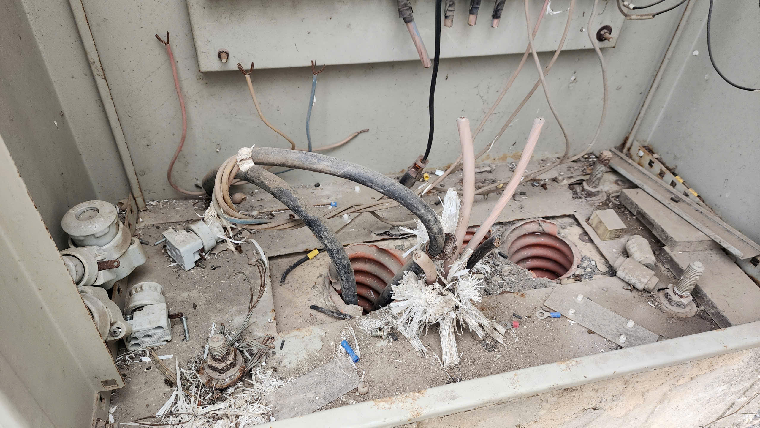 Bắc Ninh: Nguy cơ mất an to&agrave;n tr&ecirc;n cầu B&igrave;nh Than do hệ thống chiếu s&aacute;ng t&ecirc; liệt- Ảnh 23.