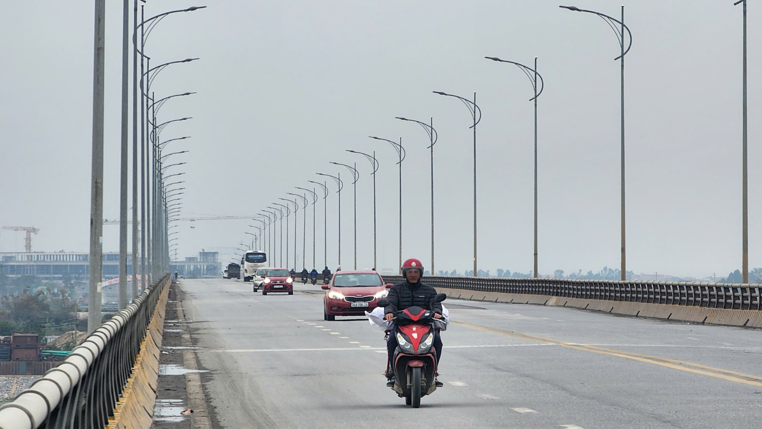 Bắc Ninh: Nguy cơ mất an to&agrave;n tr&ecirc;n cầu B&igrave;nh Than do hệ thống chiếu s&aacute;ng t&ecirc; liệt- Ảnh 30.