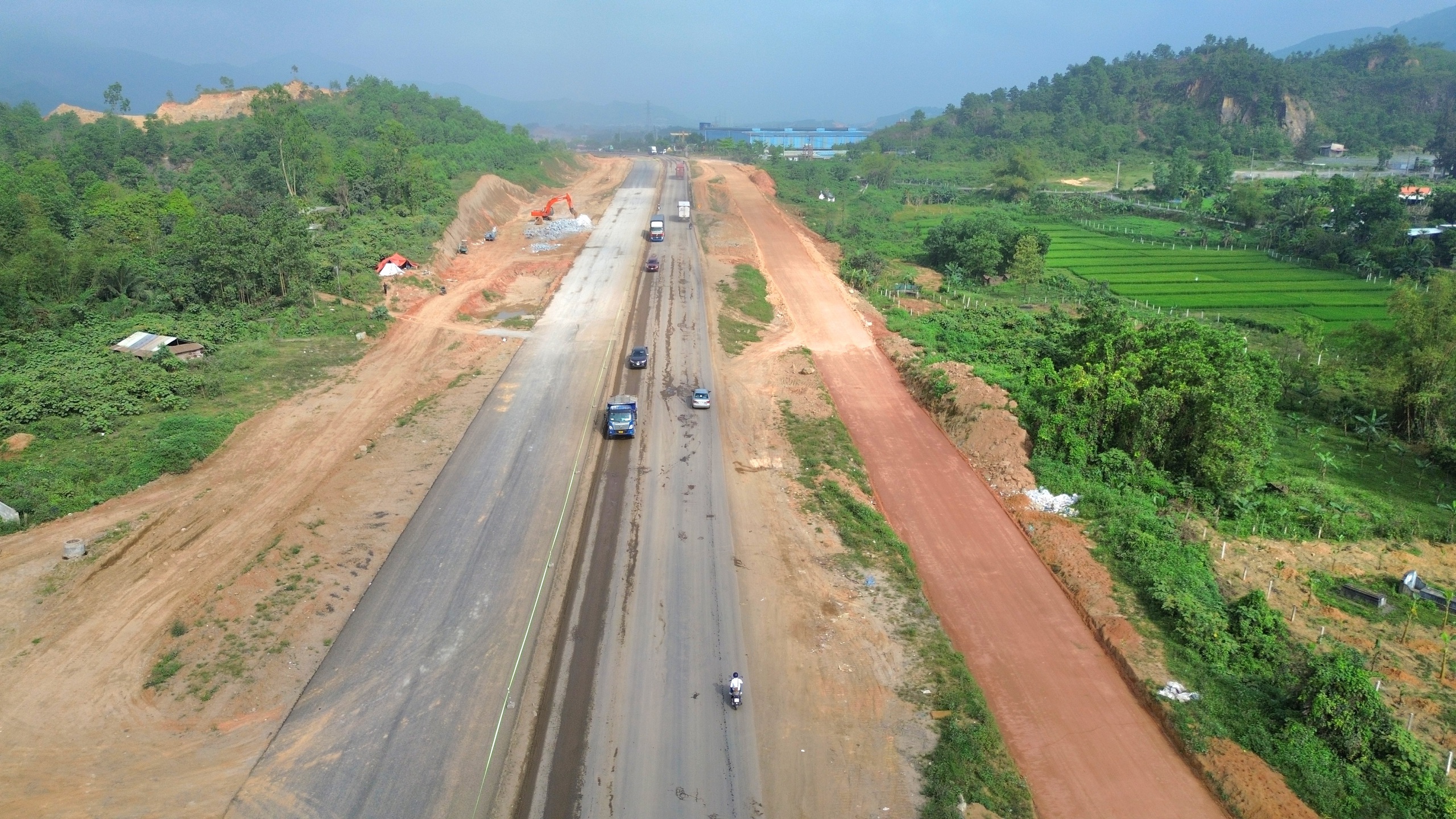 Ưu ti&ecirc;n nguồn đ&aacute;, giải quyết dứt điểm mặt bằng đường gom cao tốc H&ograve;a Li&ecirc;n - T&uacute;y Loan- Ảnh 3.