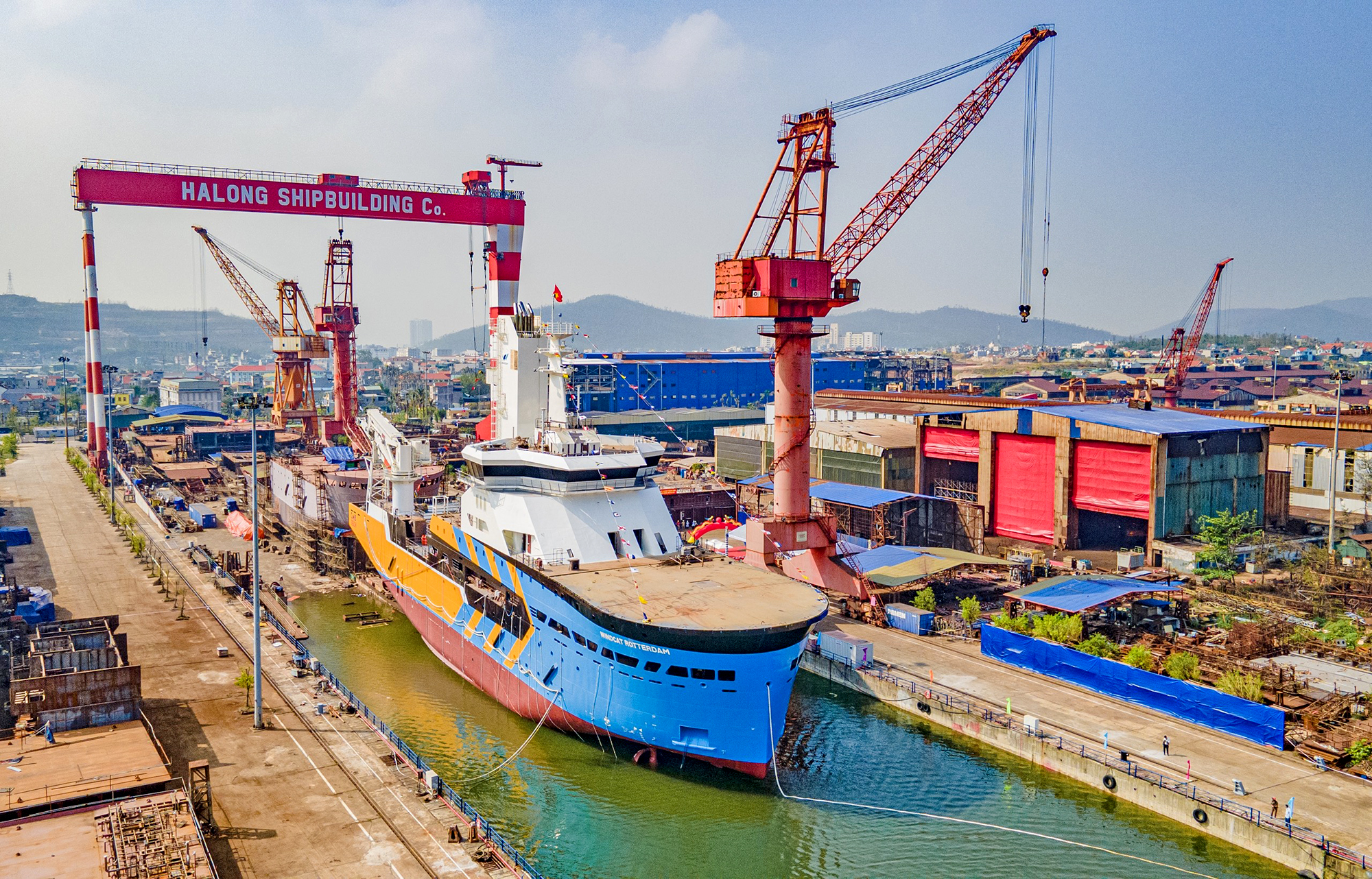 Nhiều đơn hàng lớn, đóng tàu lo làm không hết việc- Ảnh 1. Nhiều đơn hàng lớn, đóng tàu lo làm không hết việc- Ảnh 1.