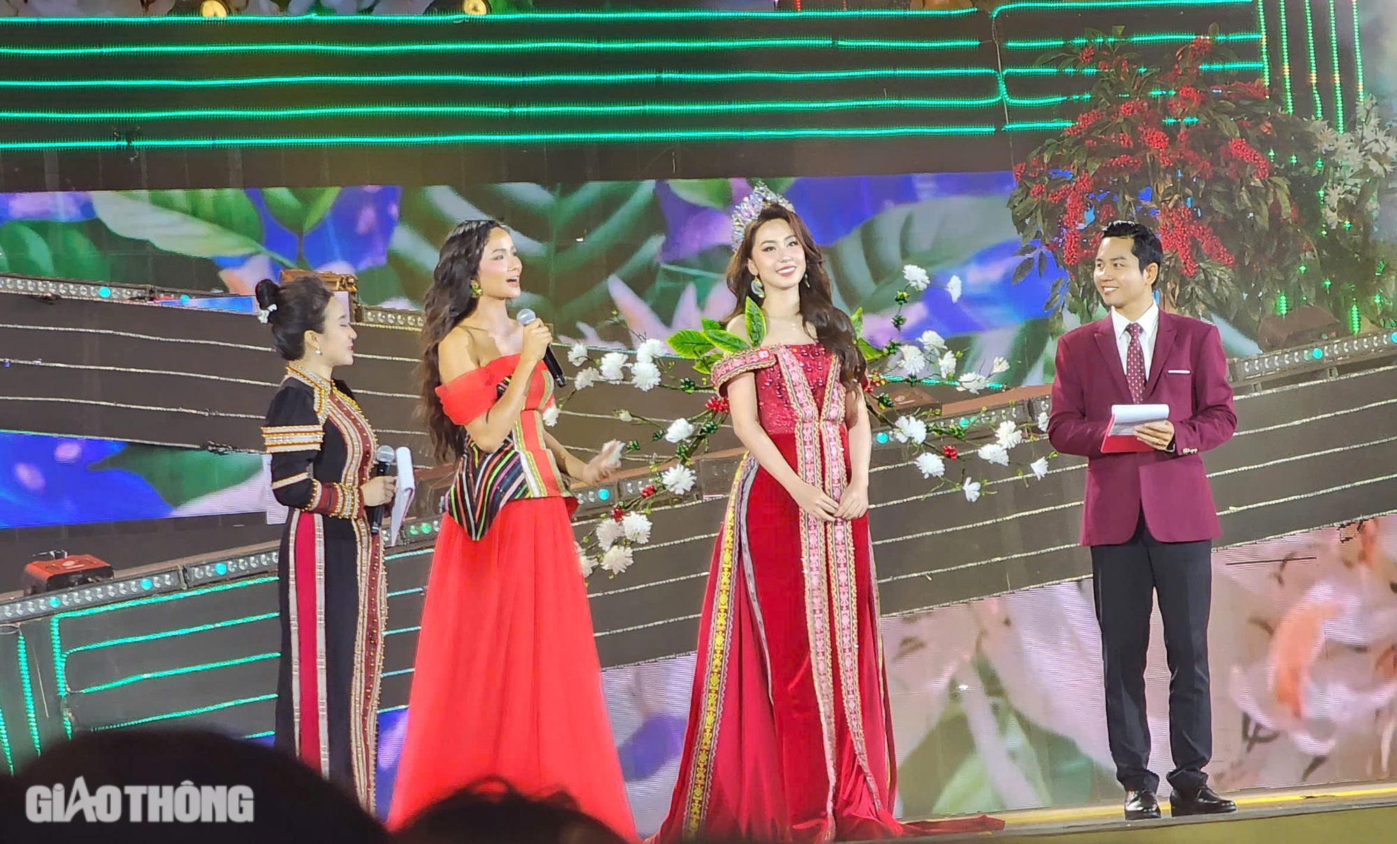 Lễ hội Cà phê Buôn Ma Thuột lần thứ 9 thu hút khoảng 250.000 du khách- Ảnh 4. Lễ hội Cà phê Buôn Ma Thuột lần thứ 9 thu hút khoảng 250.000 du khách- Ảnh 4.