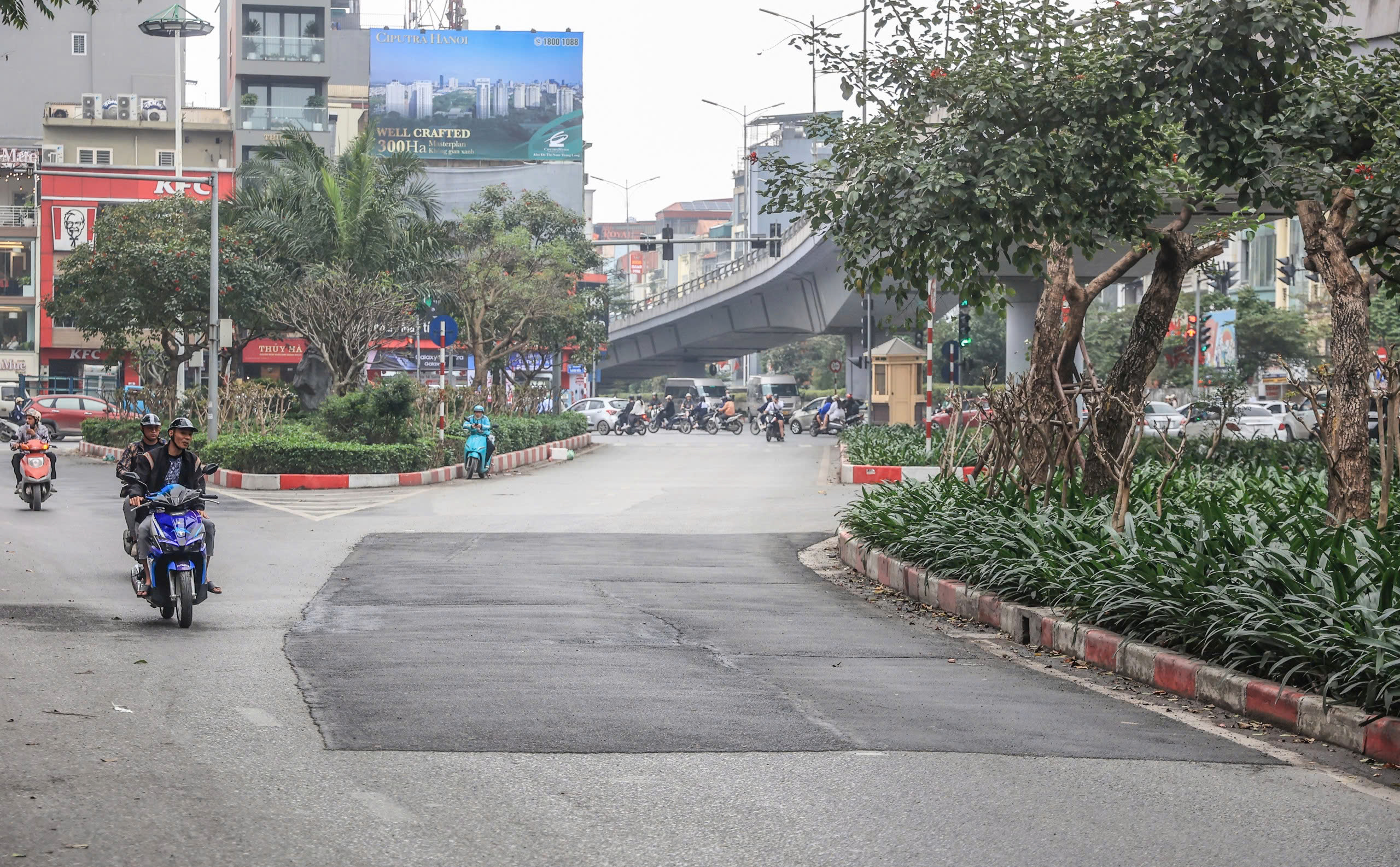 Nhiều tuyến đường H&agrave; Nội gồ ghề, nứt nẻ v&igrave; ho&agrave;n trả ẩu- Ảnh 16.