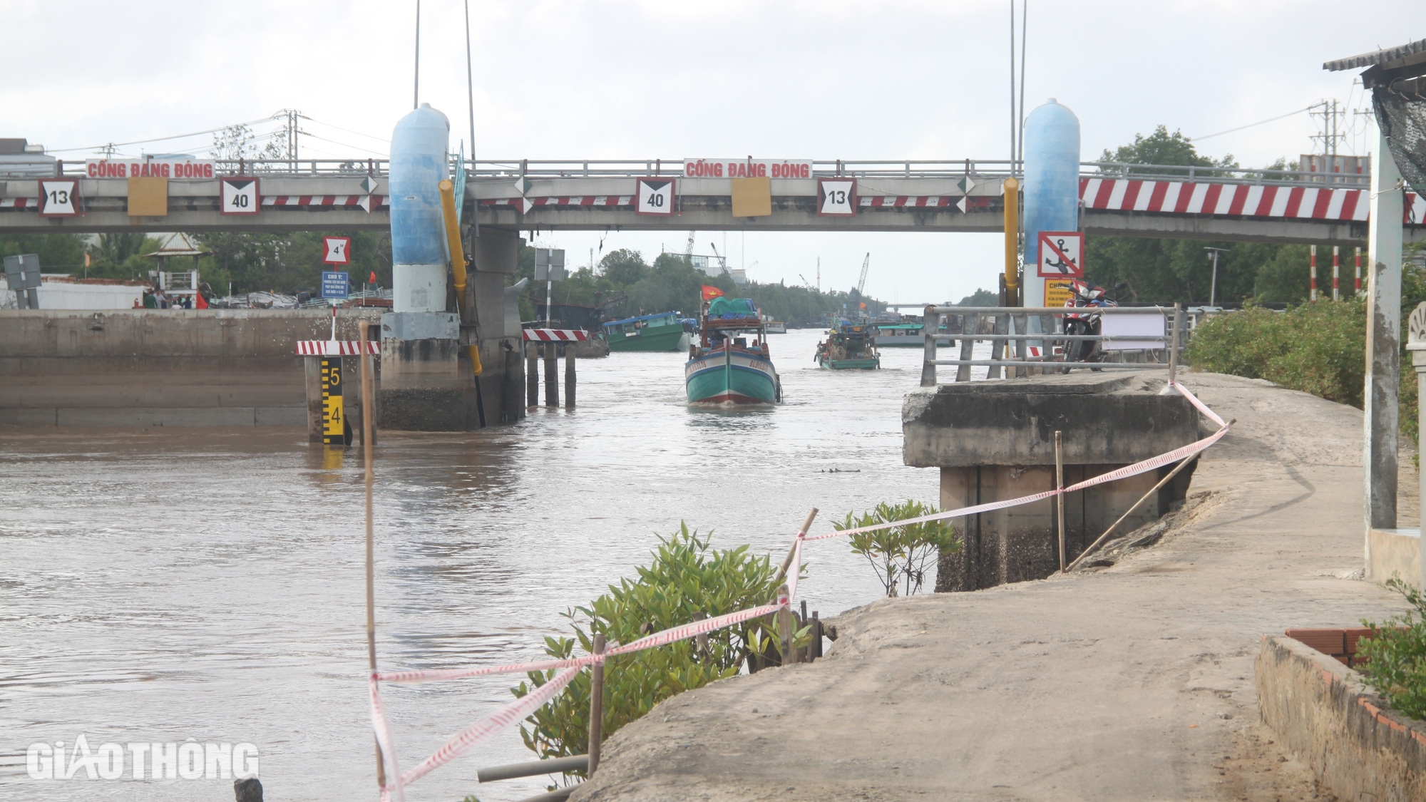 Bạc Li&ecirc;u: Sửa chữa tạm khu vực sạt lở gần cống Nh&agrave; M&aacute;t, chờ kinh ph&iacute;- Ảnh 5.