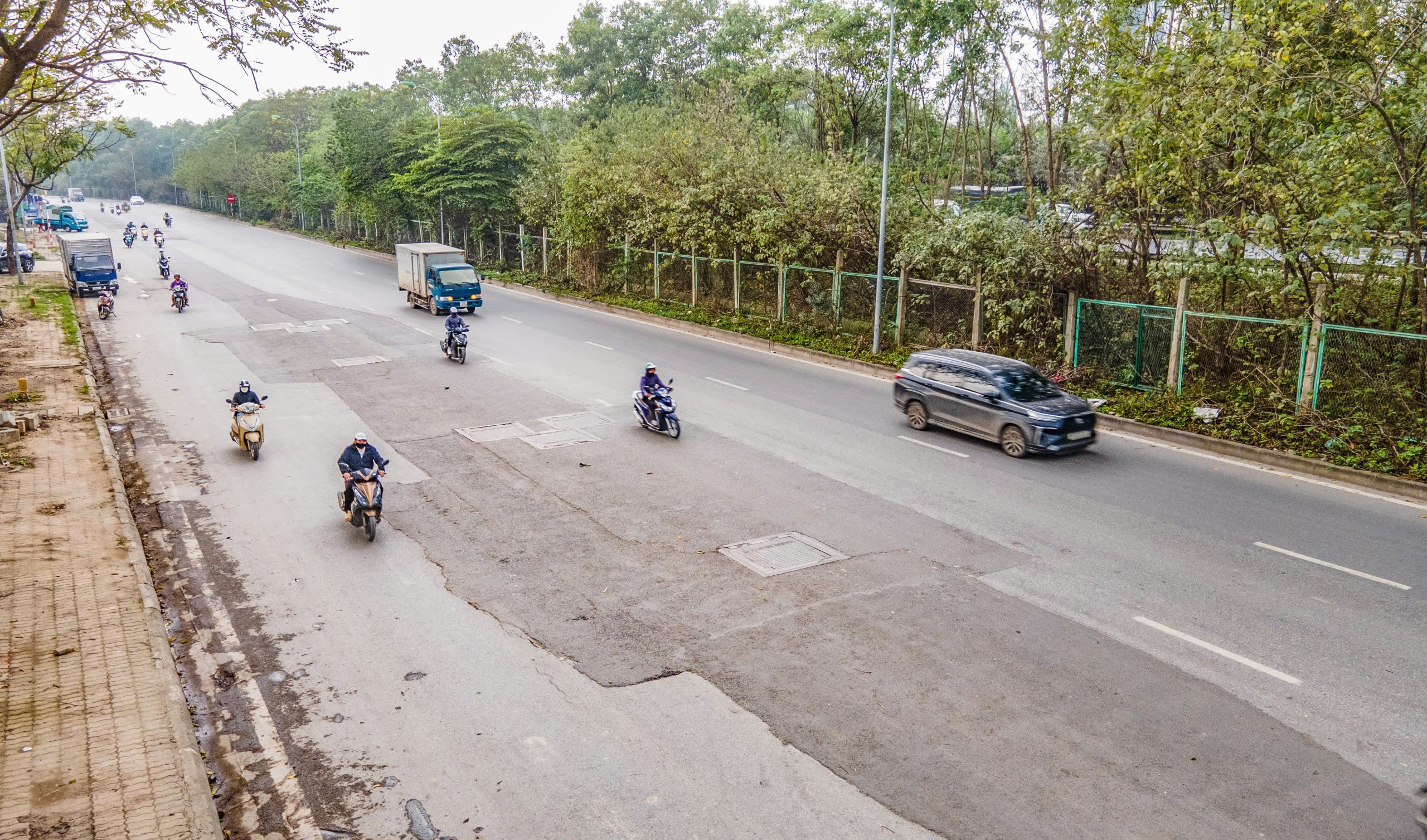 Nhiều tuyến đường H&agrave; Nội gồ ghề, nứt nẻ v&igrave; ho&agrave;n trả ẩu- Ảnh 8.