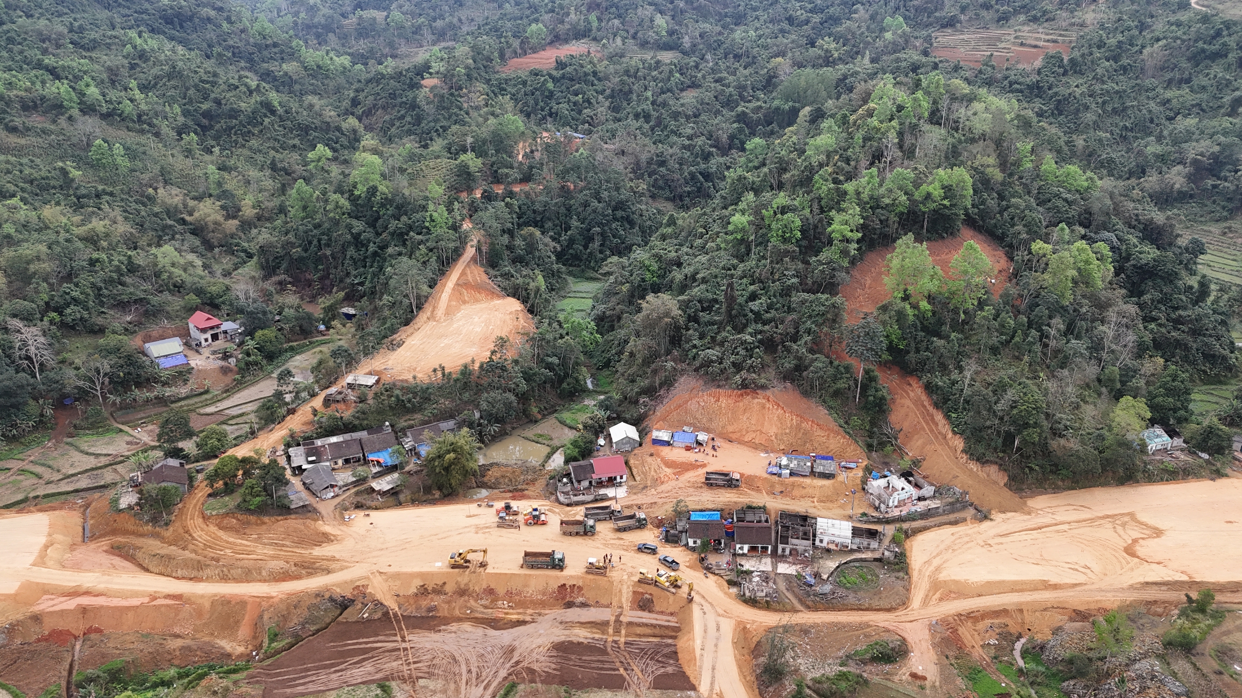 Chưa nhận bồi thường, h&agrave;ng chục hộ vẫn dỡ nh&agrave; phục vụ thi c&ocirc;ng cao tốc Đồng Đăng-Tr&agrave; Lĩnh- Ảnh 4.