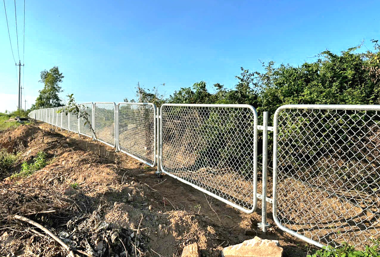 Tăng cường thi c&ocirc;ng r&agrave;o chắn dọc cao tốc Quảng Ng&atilde;i - Ho&agrave;i Nhơn- Ảnh 7.