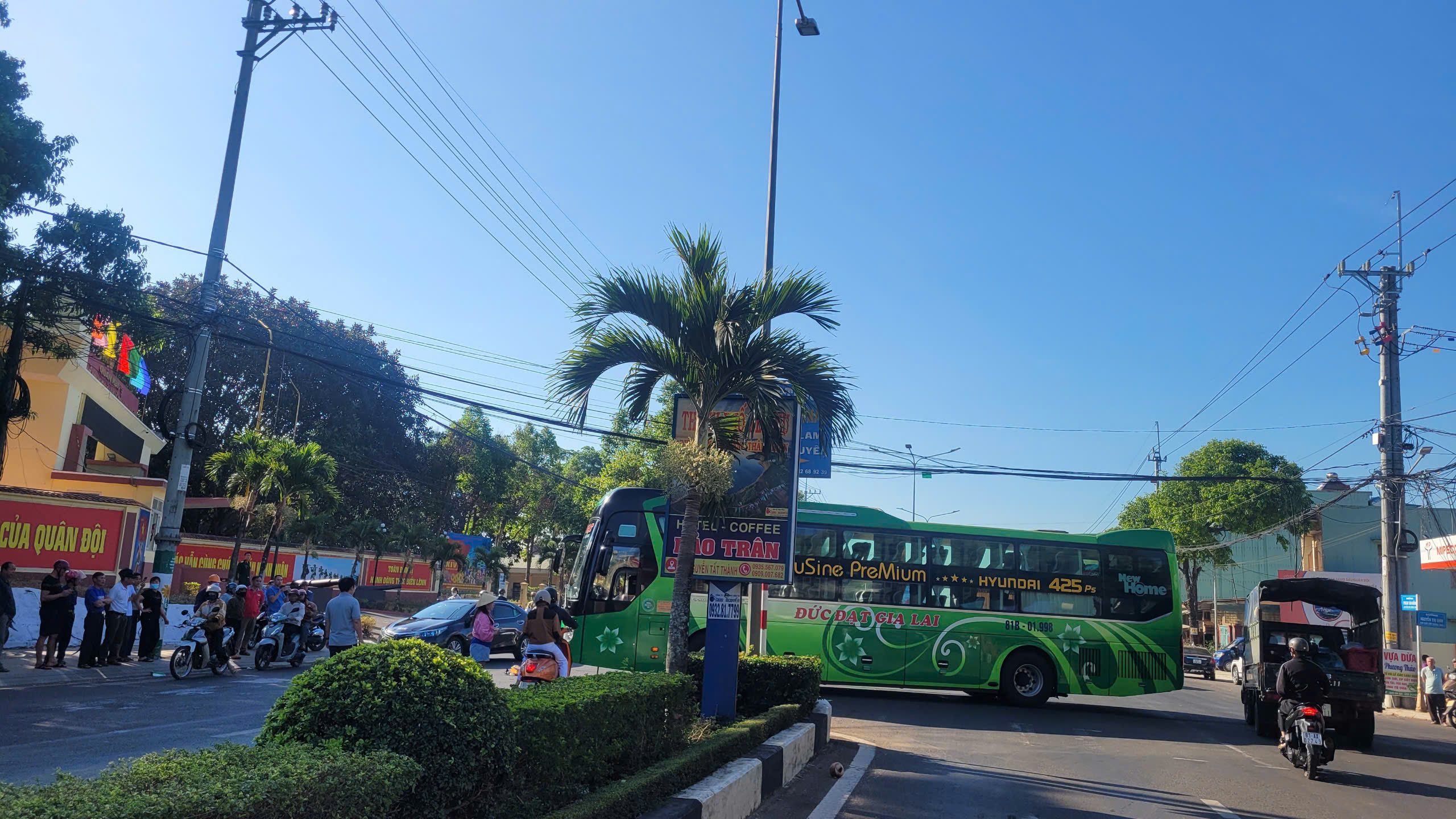 Gia Lai: T&ocirc;ng v&agrave;o xe kh&aacute;ch, người phụ nữ tử vong- Ảnh 1.