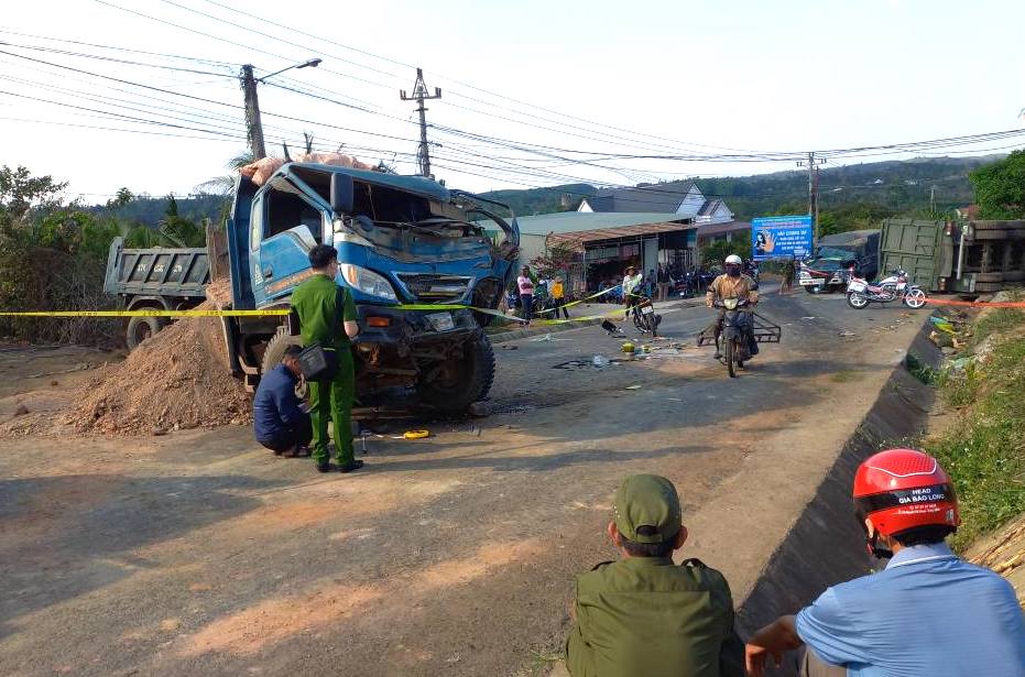 Đắk N&ocirc;ng: Tai nạn li&ecirc;n ho&agrave;n giữa 4 phương tiện khiến một t&agrave;i xế tử vong thương t&acirc;m- Ảnh 1.
