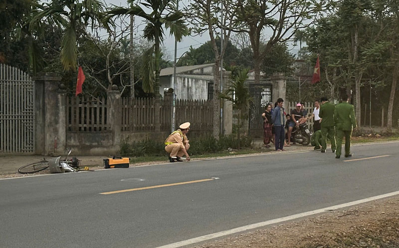 Hiện trường vụ tai nạn - Ảnh: B&aacute;o C&ocirc;ng Luận.
