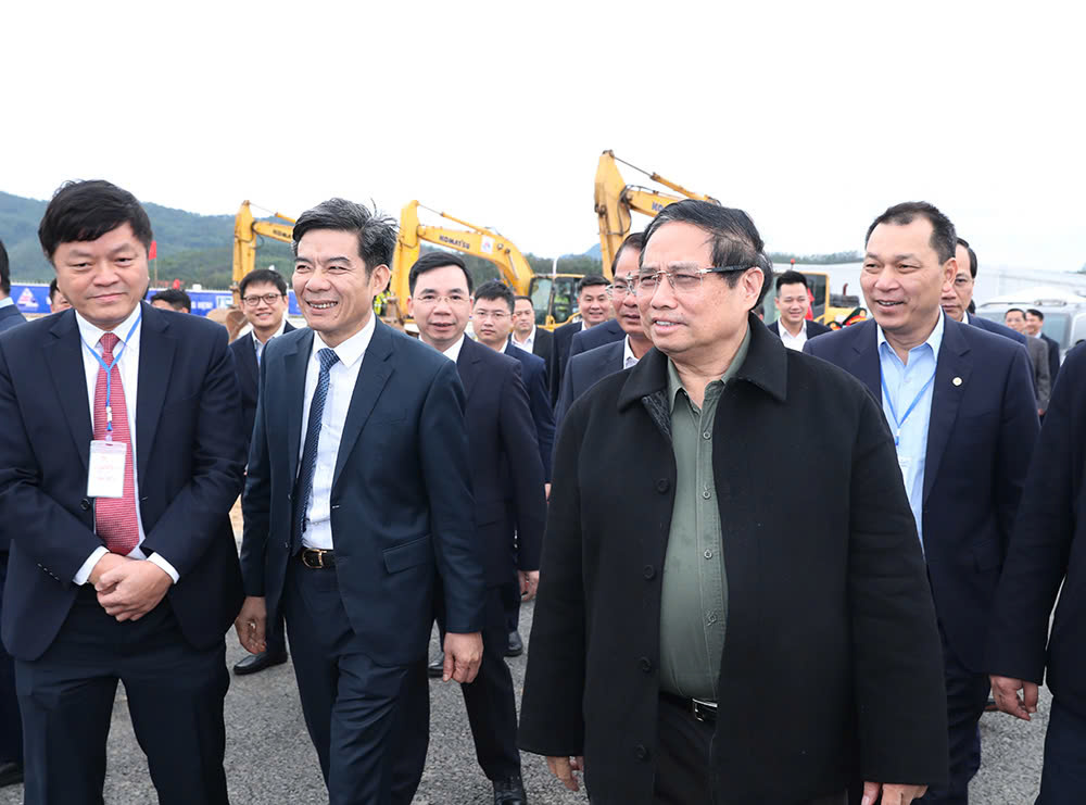 Thủ tướng ph&aacute;t lệnh l&agrave;m đường d&acirc;y 500kV L&agrave;o Cai - Vĩnh Y&ecirc;n trong 6 th&aacute;ng- Ảnh 1.