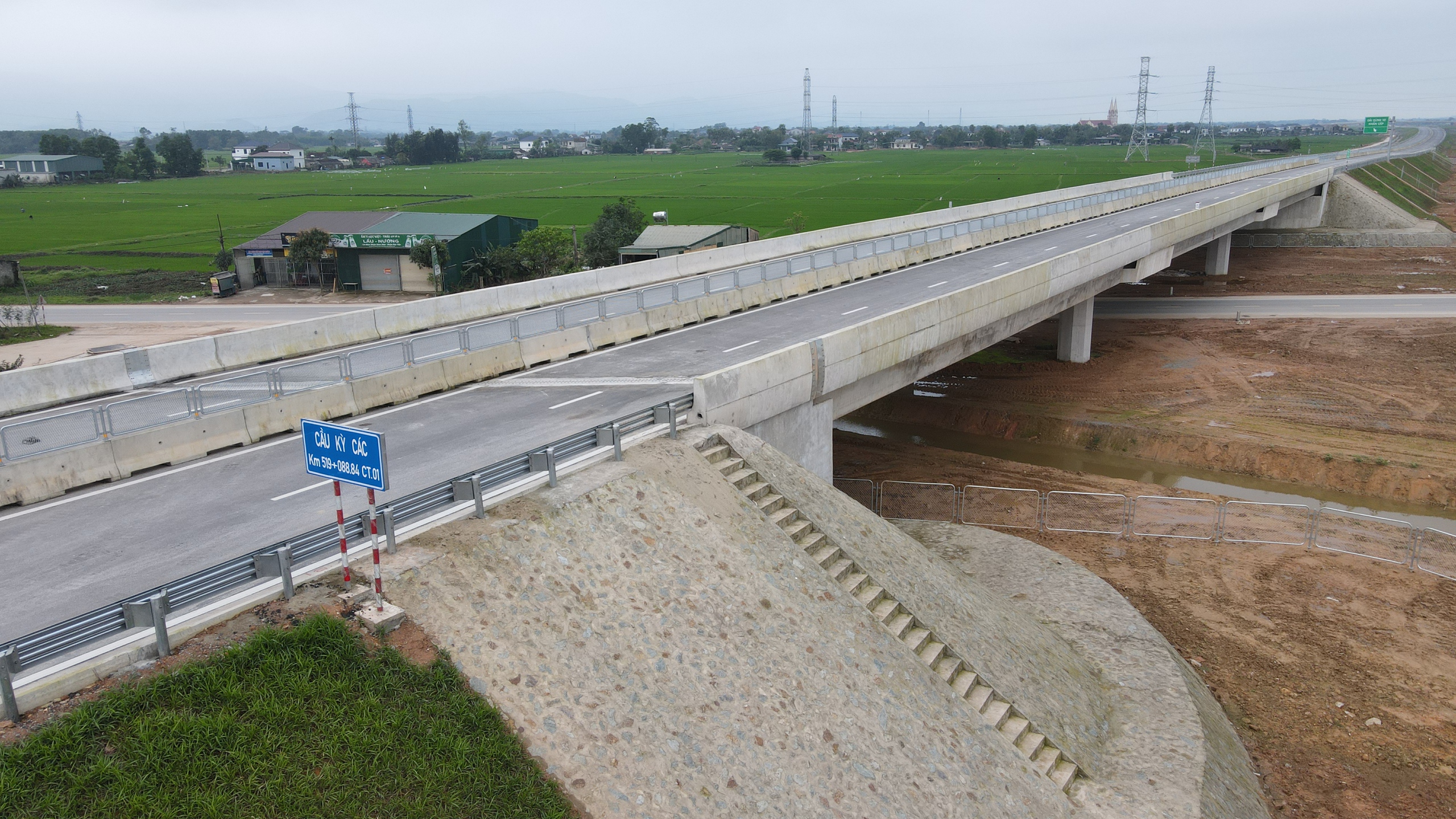 Ngắm cao tốc qua H&agrave; Tĩnh sắp th&ocirc;ng tuyến ch&iacute;nh- Ảnh 6.