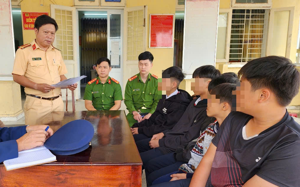 Bất ngờ lời khai của nh&oacute;m học sinh n&eacute;m đ&aacute; vỡ k&iacute;nh t&agrave;u SE1 chạy qua Quảng Ng&atilde;i