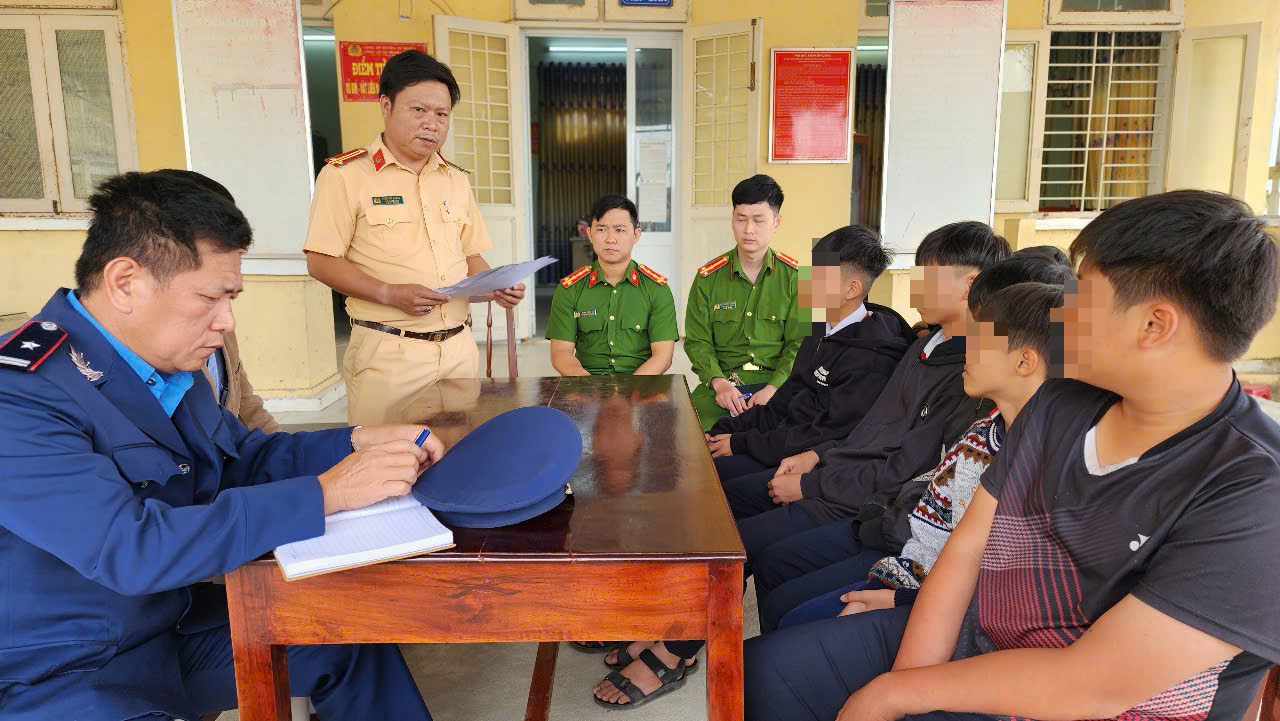 Bất ngờ lời khai của nh&oacute;m học sinh n&eacute;m đ&aacute; vỡ k&iacute;nh t&agrave;u SE1 chạy qua Quảng Ng&atilde;i- Ảnh 5.