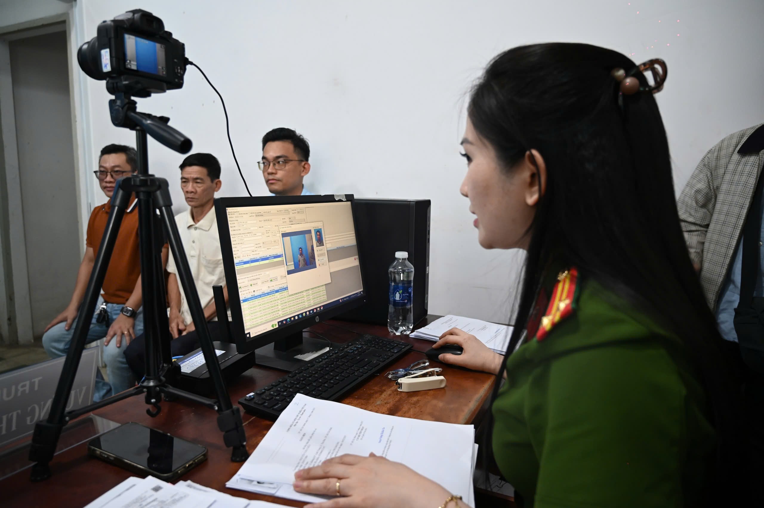 TP.HCM: D&acirc;n phấn khởi v&igrave; thủ tục đổi GPLX tại phường, x&atilde; nhanh gọn- Ảnh 3.