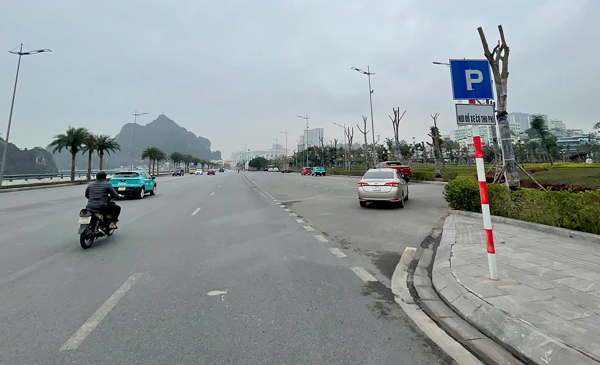 Quảng Ninh: Giải &ldquo;cơn kh&aacute;t&rdquo; điểm đỗ xe ở th&agrave;nh phố biển Hạ Long- Ảnh 3.