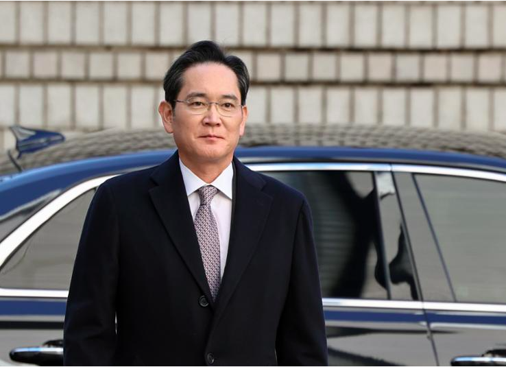 Chủ tịch Samsung k&ecirc;u gọi "hy sinh lợi &iacute;ch trước mắt" để vượt qua khủng hoảng- Ảnh 1.