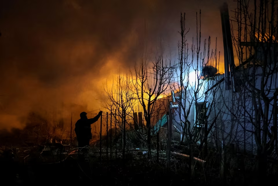 Nga ki&ecirc;n quyết phản đối triển khai quan s&aacute;t vi&ecirc;n NATO tại Ukraine- Ảnh 1.