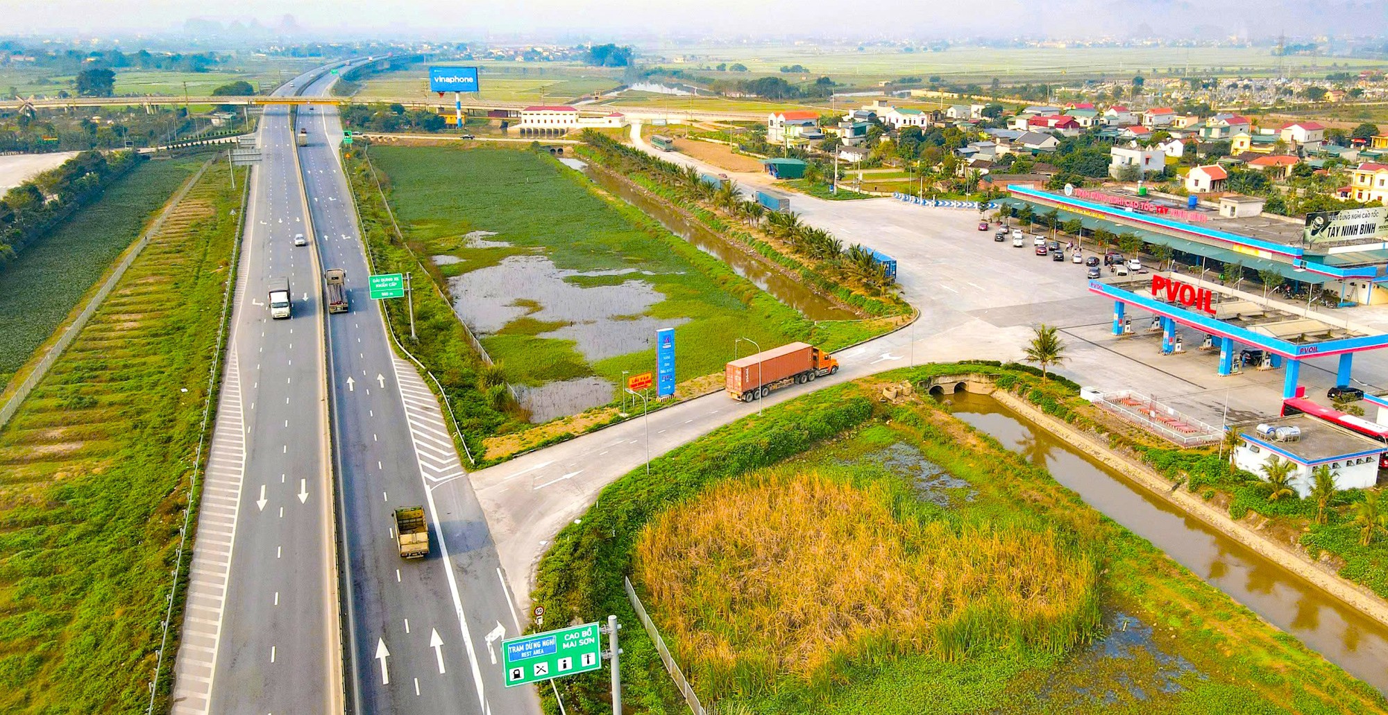 Đề nghị 12 địa phương sớm giao mặt bằng làm trạm dừng nghỉ cao tốc- Ảnh 1. Đề nghị 12 địa phương sớm giao mặt bằng làm trạm dừng nghỉ cao tốc- Ảnh 1.