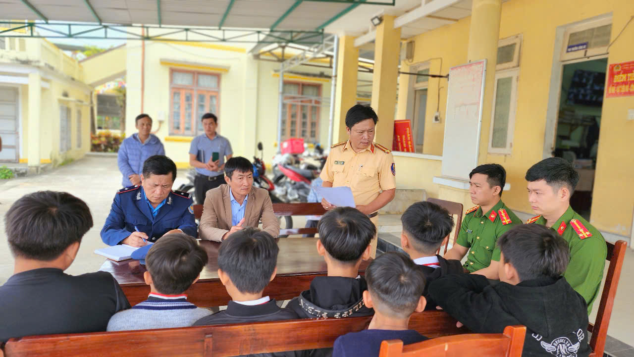 Bất ngờ lời khai của nh&oacute;m học sinh n&eacute;m đ&aacute; vỡ k&iacute;nh t&agrave;u SE1 chạy qua Quảng Ng&atilde;i- Ảnh 1.