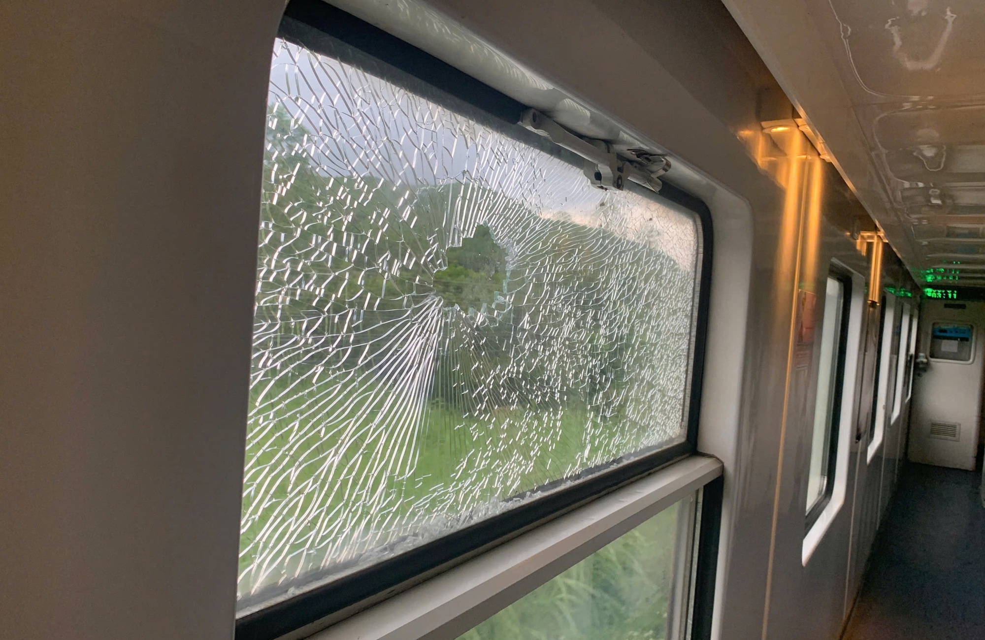 Bất ngờ lời khai của nh&oacute;m học sinh n&eacute;m đ&aacute; vỡ k&iacute;nh t&agrave;u SE1 chạy qua Quảng Ng&atilde;i- Ảnh 2.