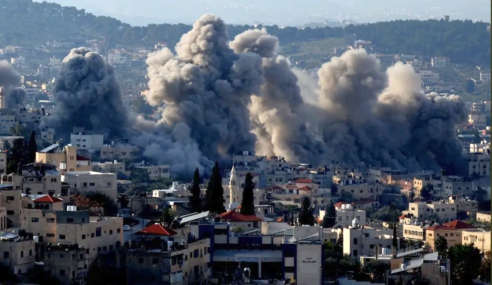 Israel đẩy mạnh tấn c&ocirc;ng Hamas tr&ecirc;n khắp Dải Gaza, hơn 200 thiệt mạng- Ảnh 1.