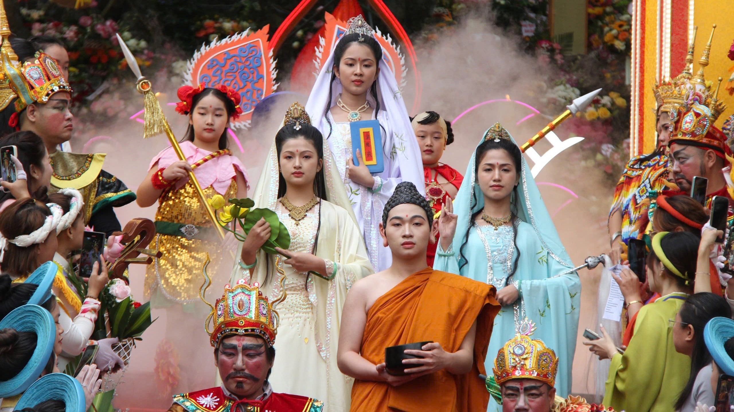 H&agrave;ng ngh&igrave;n người dự lễ v&iacute;a Đức Bồ T&aacute;t Qu&aacute;n Thế &Acirc;m tại Đ&agrave; Nẵng- Ảnh 3.