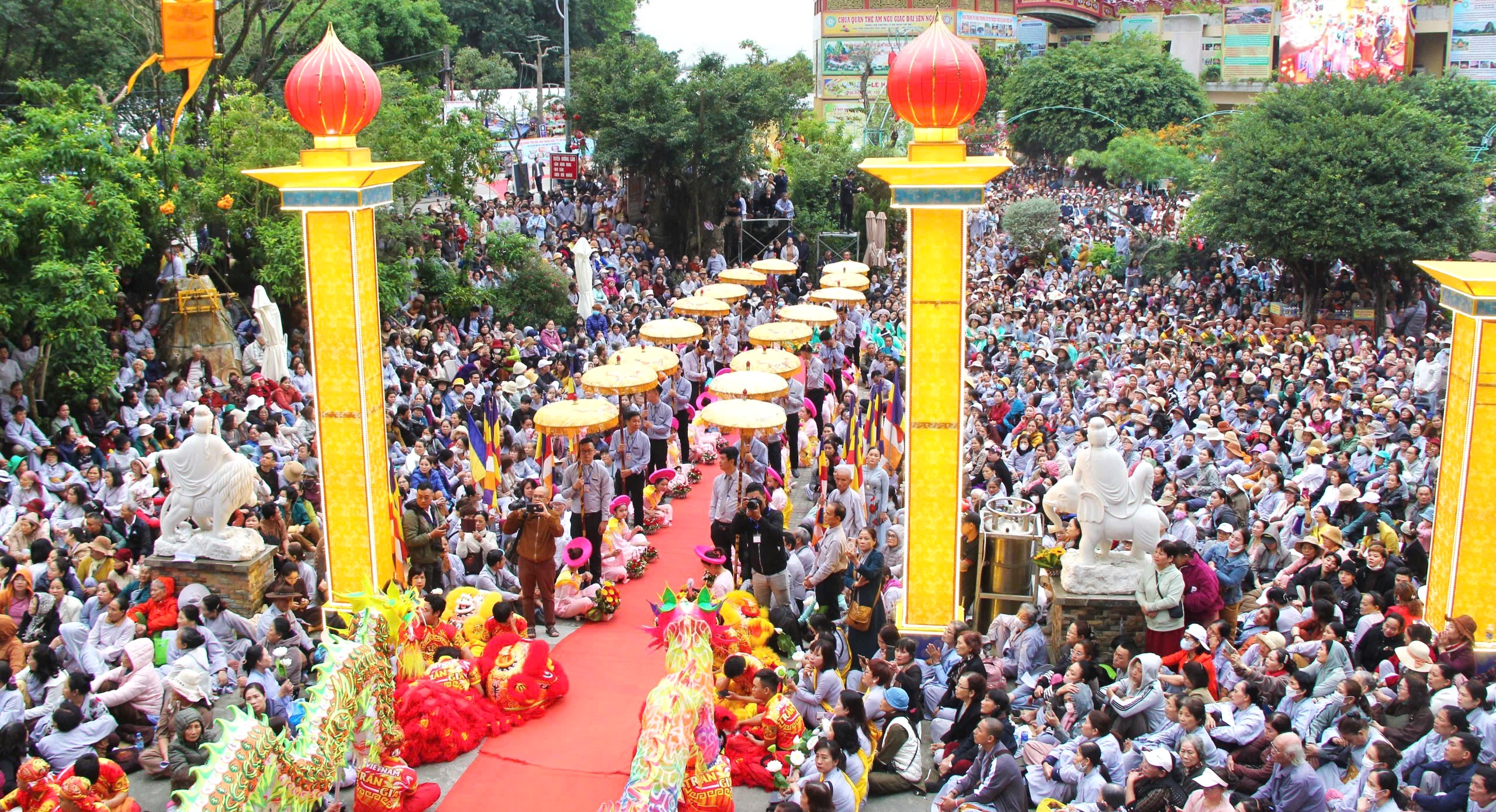 H&agrave;ng ngh&igrave;n người dự lễ v&iacute;a Đức Bồ T&aacute;t Qu&aacute;n Thế &Acirc;m tại Đ&agrave; Nẵng- Ảnh 4.