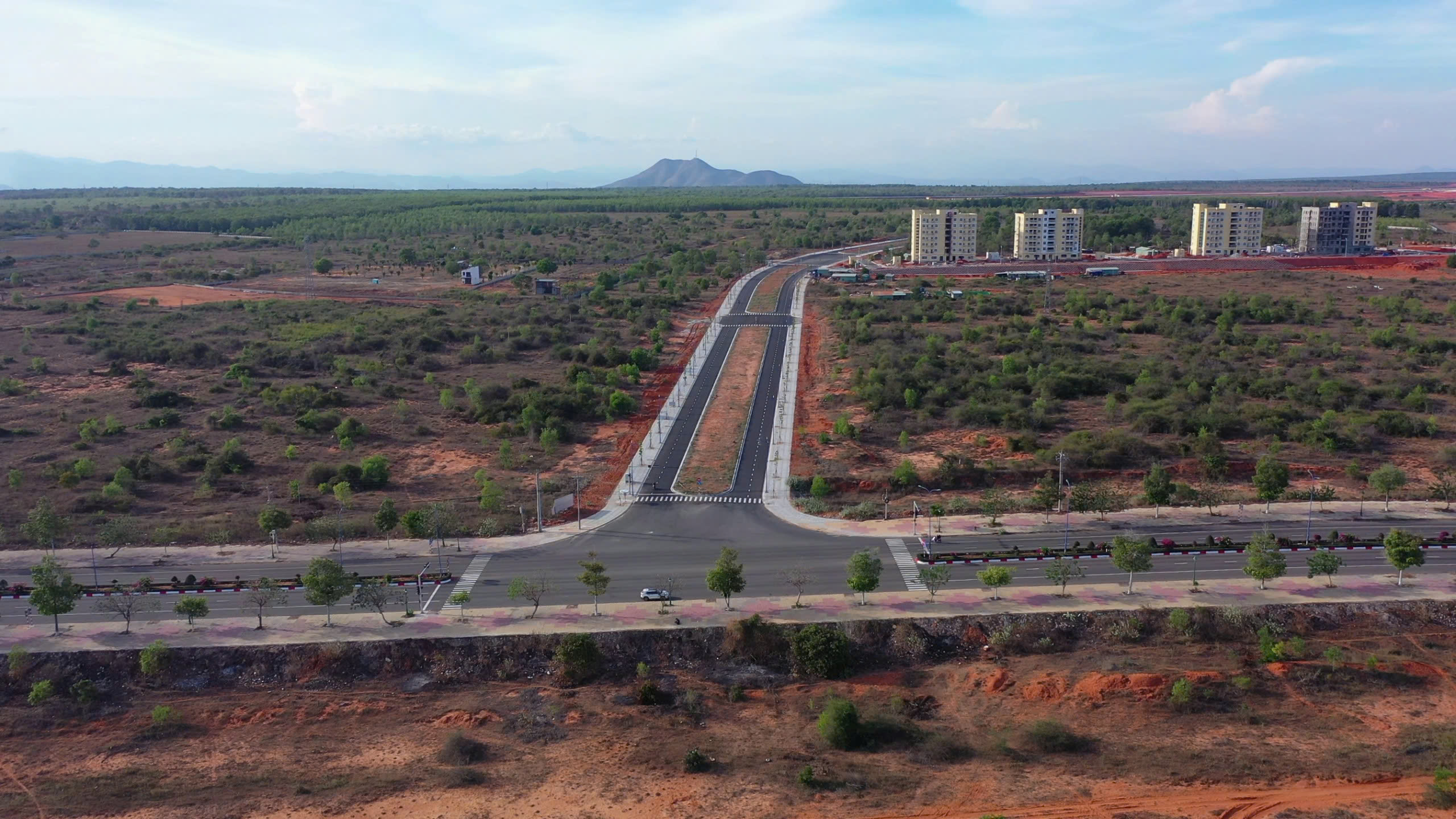 Dự &aacute;n BOT s&acirc;n bay Phan Thiết: Phấn đấu khởi c&ocirc;ng th&aacute;ng 10/2025- Ảnh 1.