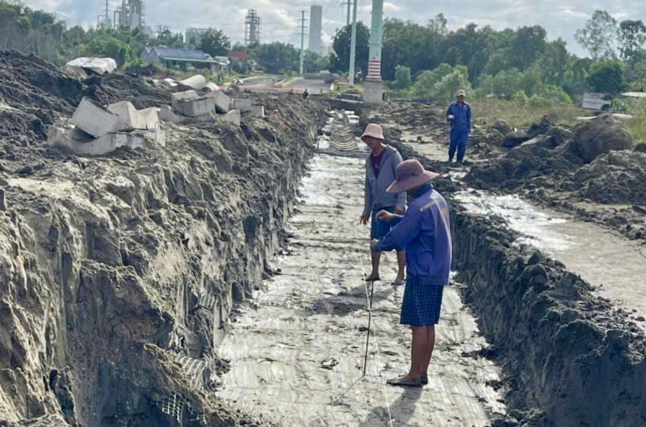 Bổ sung nh&acirc;n sự, m&aacute;y m&oacute;c đẩy nhanh tiến độ đường Long Sơn - C&aacute;i M&eacute;p- Ảnh 2.