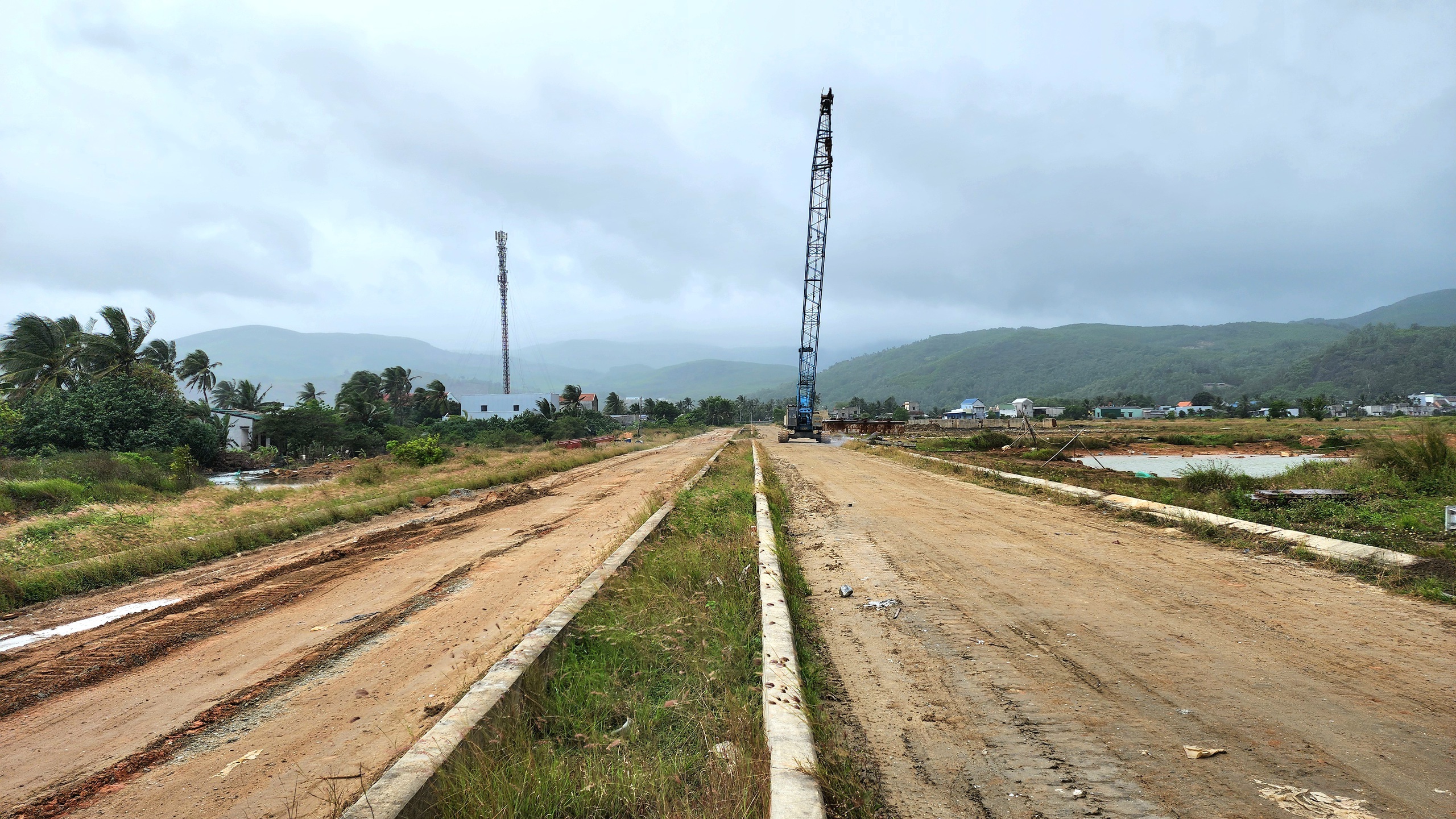 Cận cảnh cầu 265 tỷ bắc qua cửa biển Sa Huỳnh sắp ho&agrave;n th&agrave;nh- Ảnh 11.