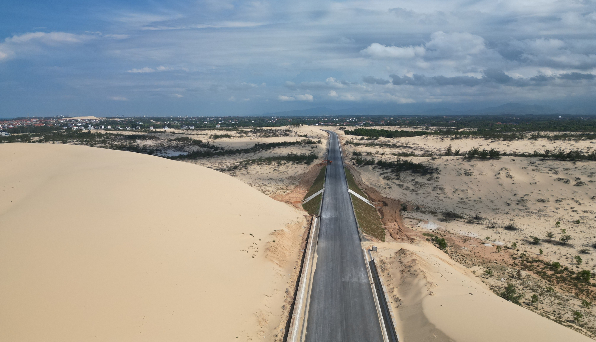 Quảng B&igrave;nh rốt r&aacute;o gỡ kh&oacute; c&aacute;c dự &aacute;n giao th&ocirc;ng trọng điểm- Ảnh 1.