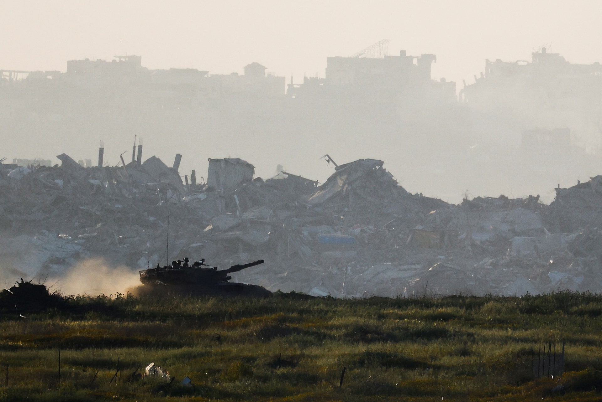 Israel t&aacute;i khởi động chiến dịch qu&acirc;n sự tr&ecirc;n bộ, kiểm so&aacute;t h&agrave;nh lang chia cắt Gaza- Ảnh 1.