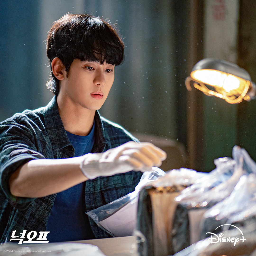 Kim Soo Hyun phải bồi thường bao nhi&ecirc;u nếu Disney+ đ&acirc;m đơn kiện?- Ảnh 1.