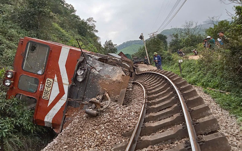 Tự ngã xuống đường, người đàn ông bị xe máy cán qua người tử vong- Ảnh 2. Tin tức tai nạn giao thông mới nhất ngày hôm nay 2/3/2025