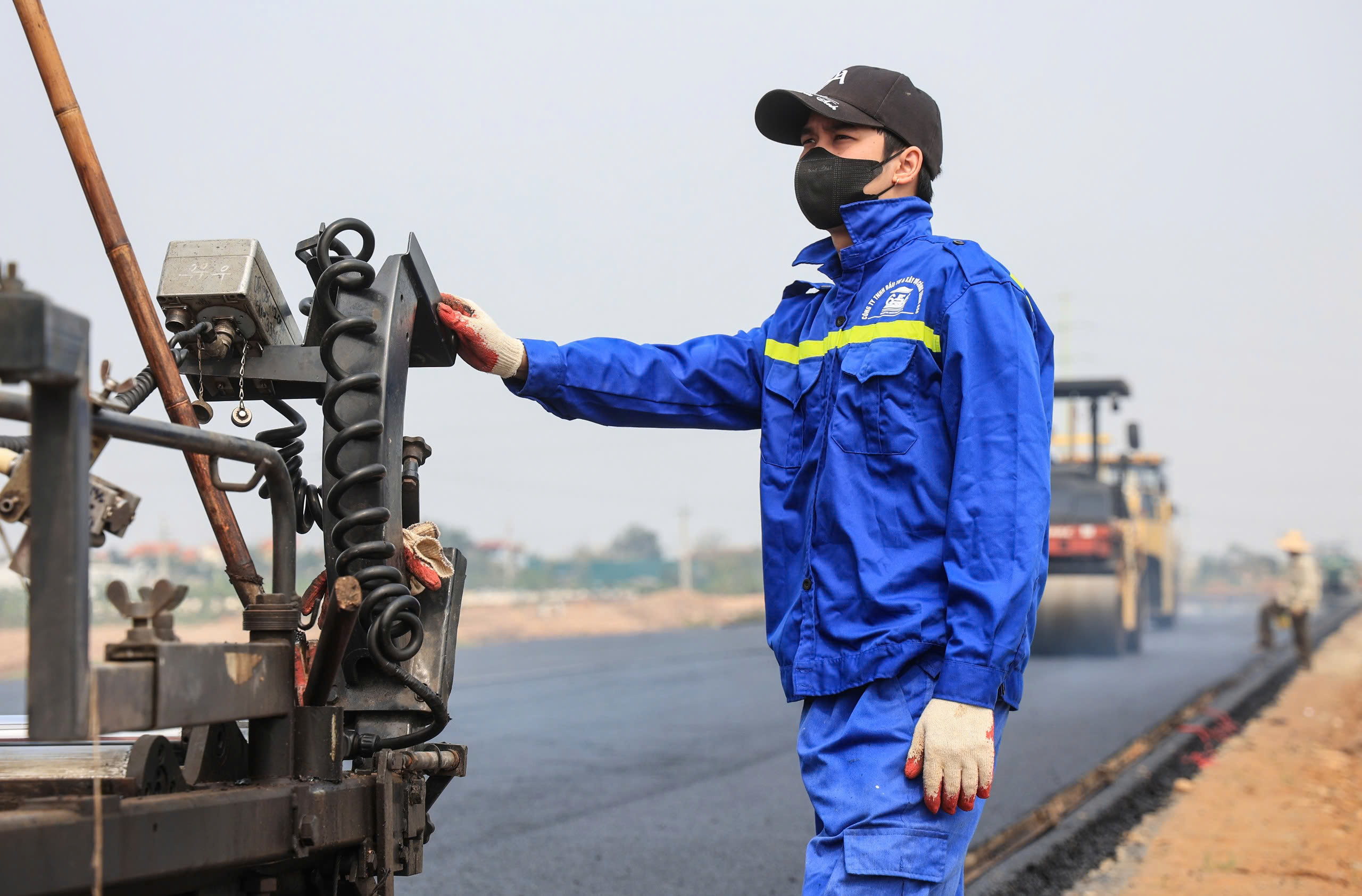 Gấp r&uacute;t thi c&ocirc;ng đường song h&agrave;nh V&agrave;nh đai 4 - V&ugrave;ng Thủ đ&ocirc; qua Thường T&iacute;n- Ảnh 7.