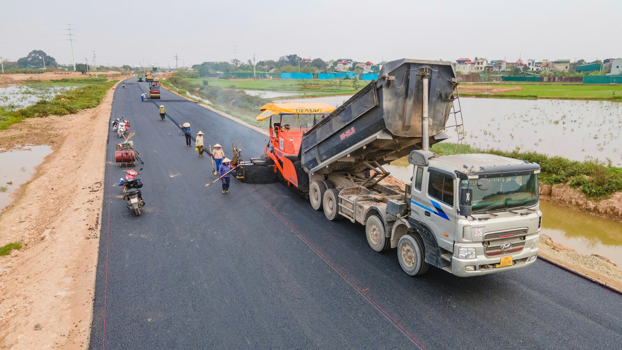Gấp r&uacute;t thi c&ocirc;ng đường song h&agrave;nh V&agrave;nh đai 4 - V&ugrave;ng Thủ đ&ocirc; qua Thường T&iacute;n- Ảnh 3.
