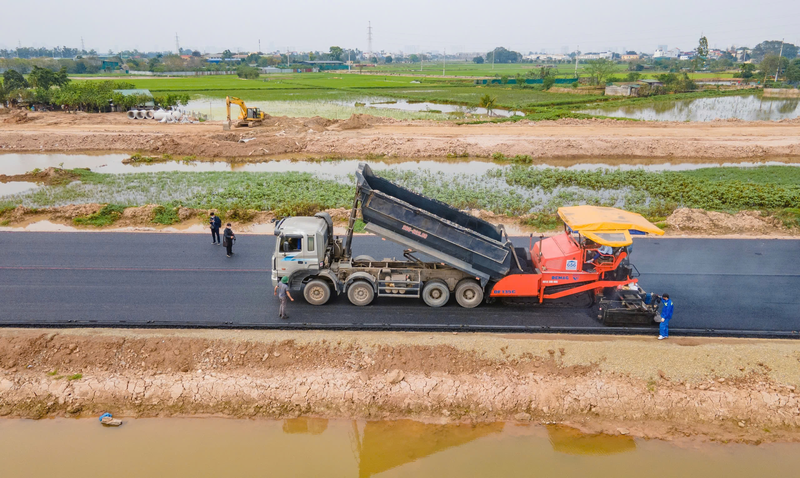 Gấp r&uacute;t thi c&ocirc;ng đường song h&agrave;nh V&agrave;nh đai 4 - V&ugrave;ng Thủ đ&ocirc; qua Thường T&iacute;n- Ảnh 5.