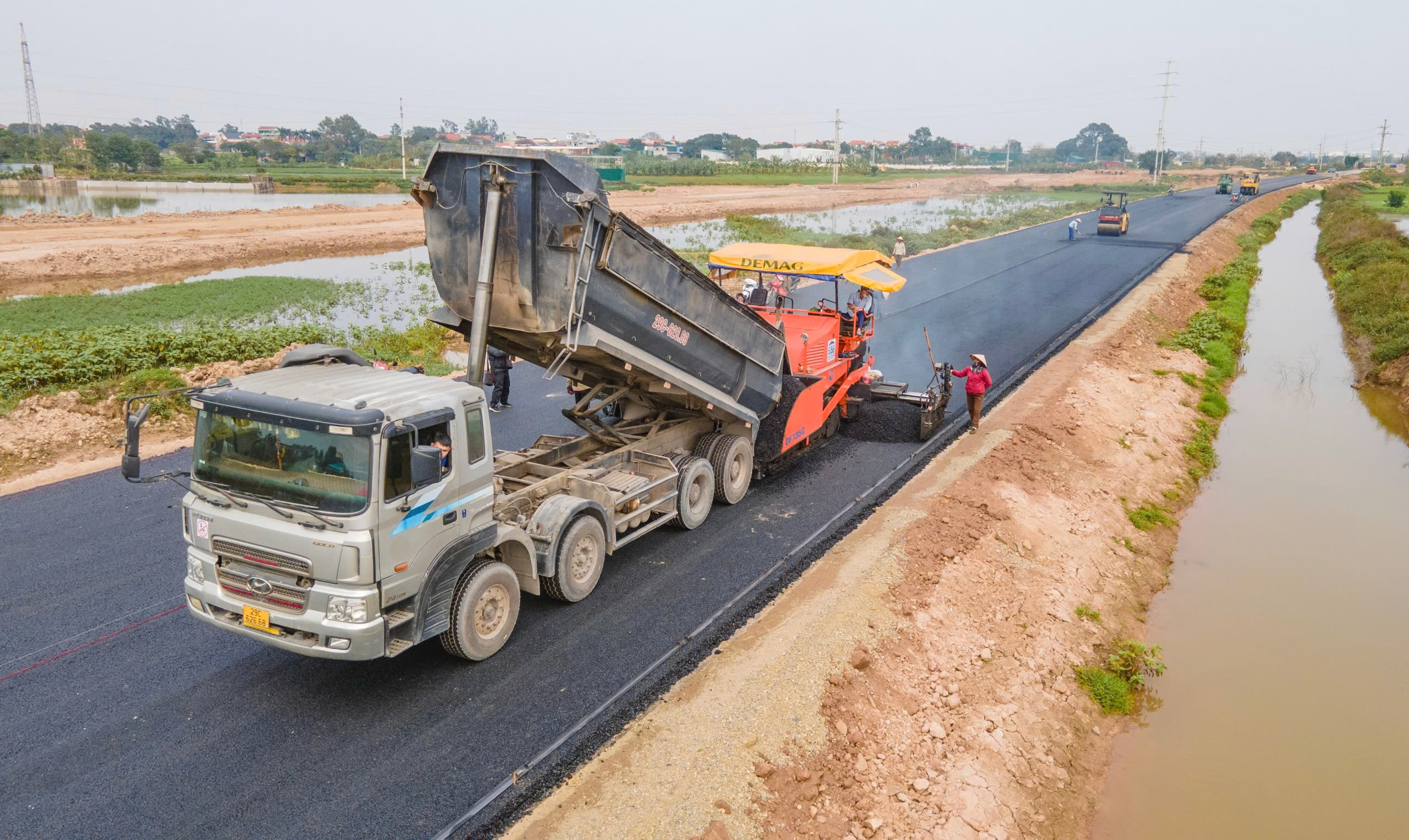 Gấp r&uacute;t thi c&ocirc;ng đường song h&agrave;nh V&agrave;nh đai 4 - V&ugrave;ng Thủ đ&ocirc; qua Thường T&iacute;n- Ảnh 4.
