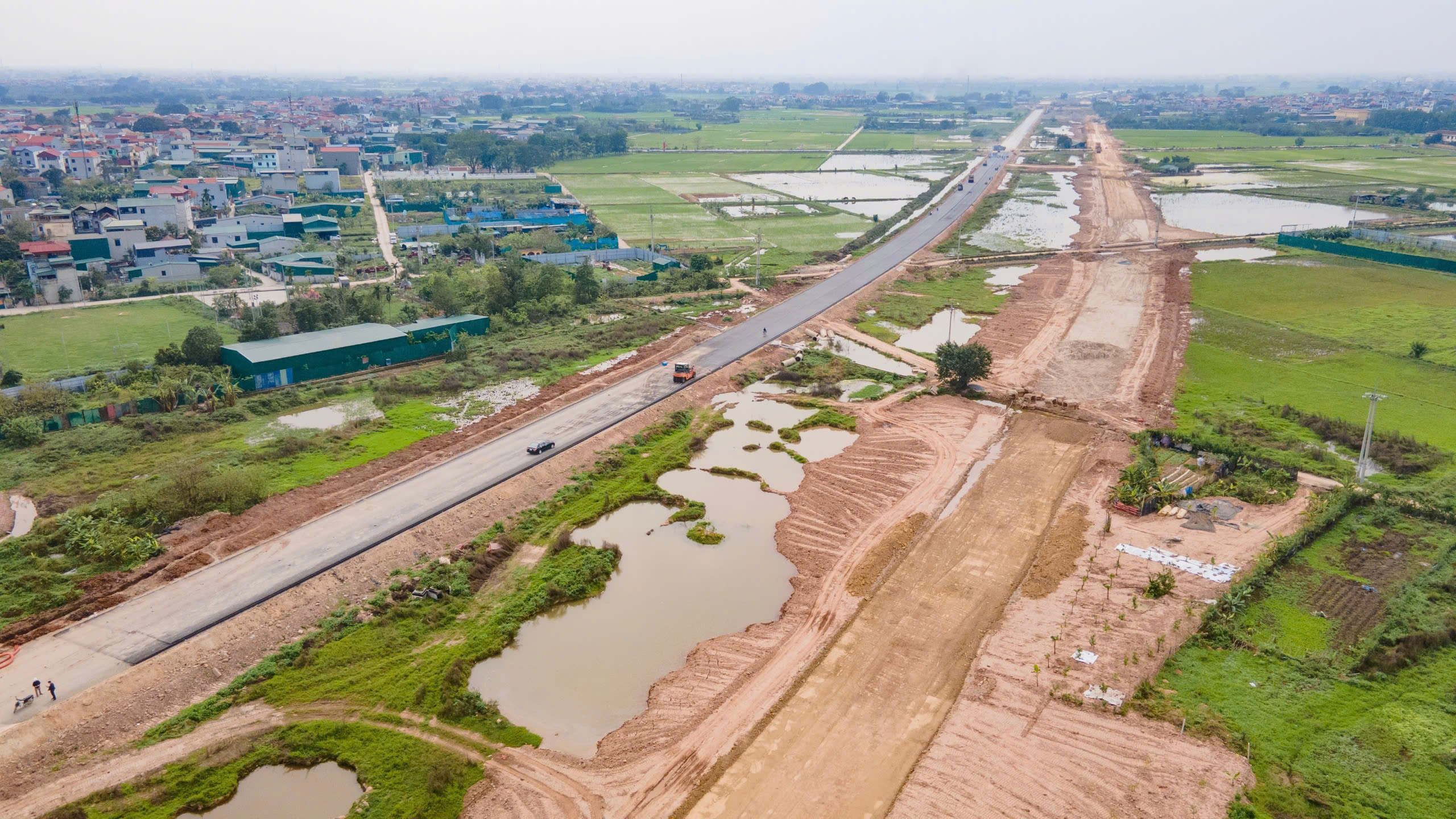 Gấp r&uacute;t thi c&ocirc;ng đường song h&agrave;nh V&agrave;nh đai 4 - V&ugrave;ng Thủ đ&ocirc; qua Thường T&iacute;n- Ảnh 1.