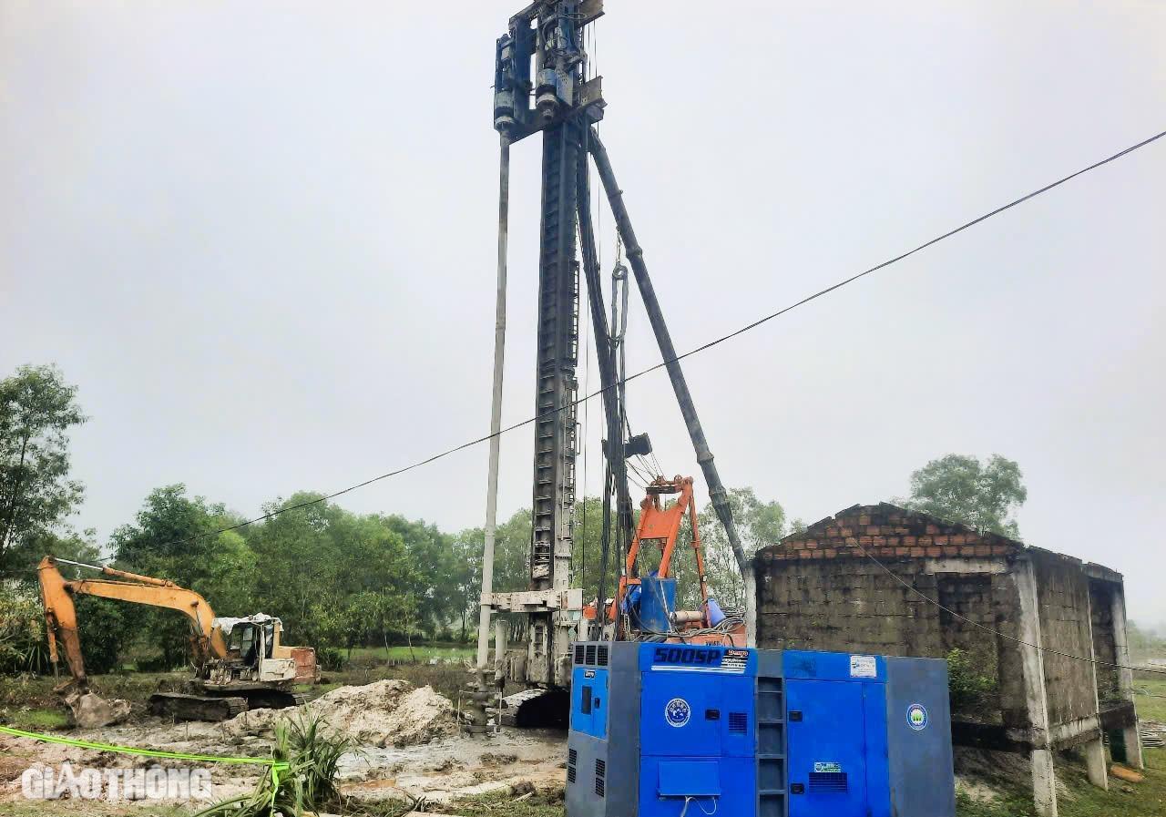 Chuyển mục đích sử dụng 9,2ha rừng để làm đường kết nối Cảng hàng không Quảng Trị với QL1- Ảnh 3. Chuyển mục đích sử dụng 9,2ha rừng để làm đường kết nối Cảng hàng không Quảng Trị với QL1- Ảnh 3.