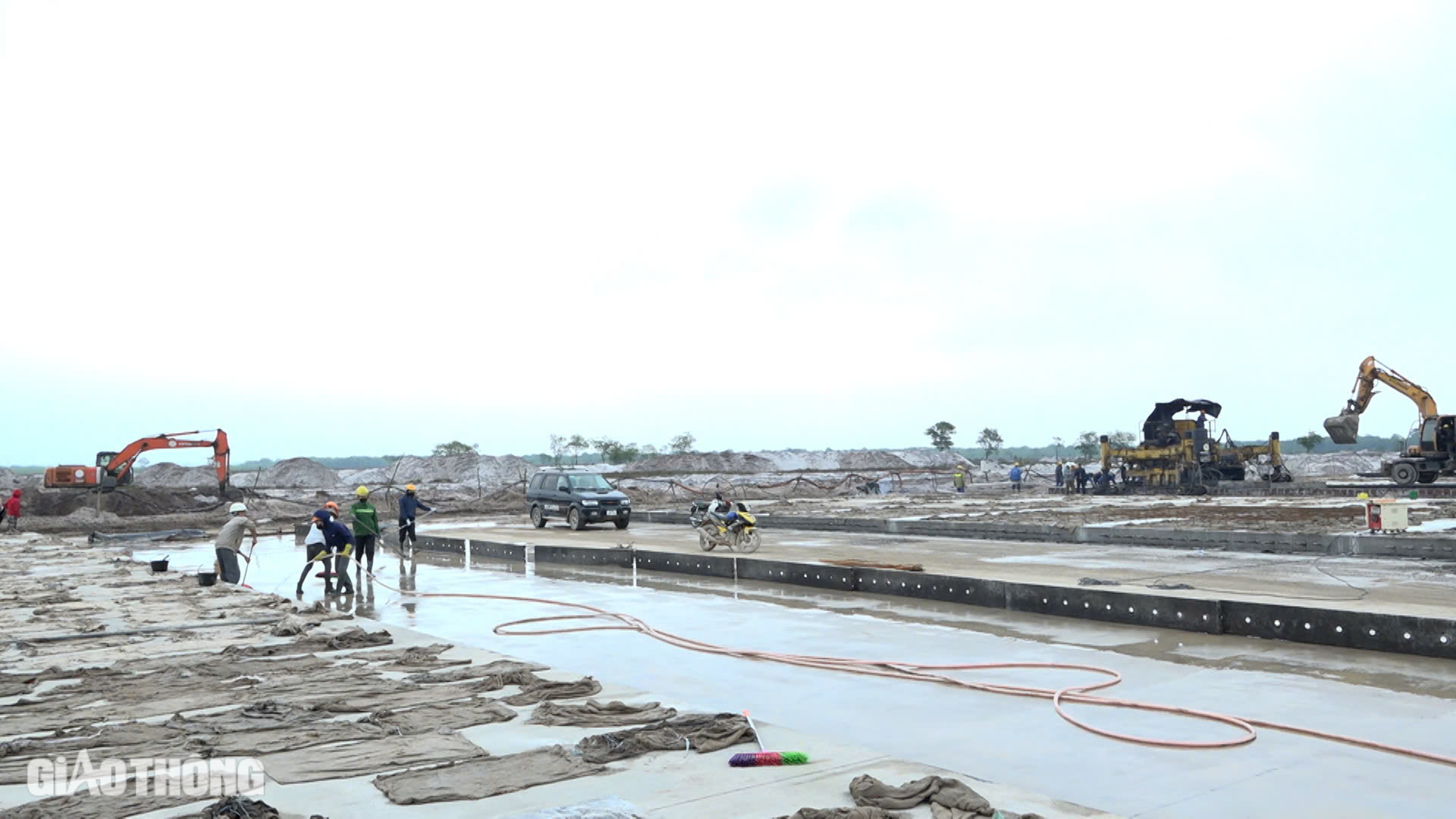 Chuyển mục đích sử dụng 9,2ha rừng để làm đường kết nối Cảng hàng không Quảng Trị với QL1- Ảnh 1. Chuyển mục đích sử dụng 9,2ha rừng để làm đường kết nối Cảng hàng không Quảng Trị với QL1- Ảnh 1.