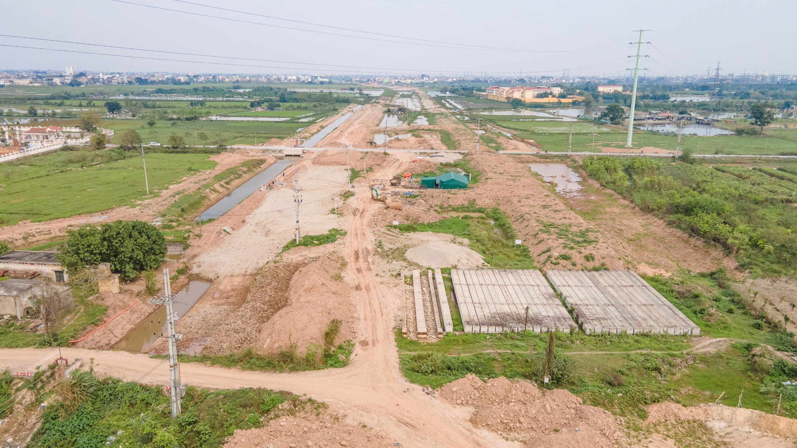 Gấp r&uacute;t thi c&ocirc;ng đường song h&agrave;nh V&agrave;nh đai 4 - V&ugrave;ng Thủ đ&ocirc; qua Thường T&iacute;n- Ảnh 13.